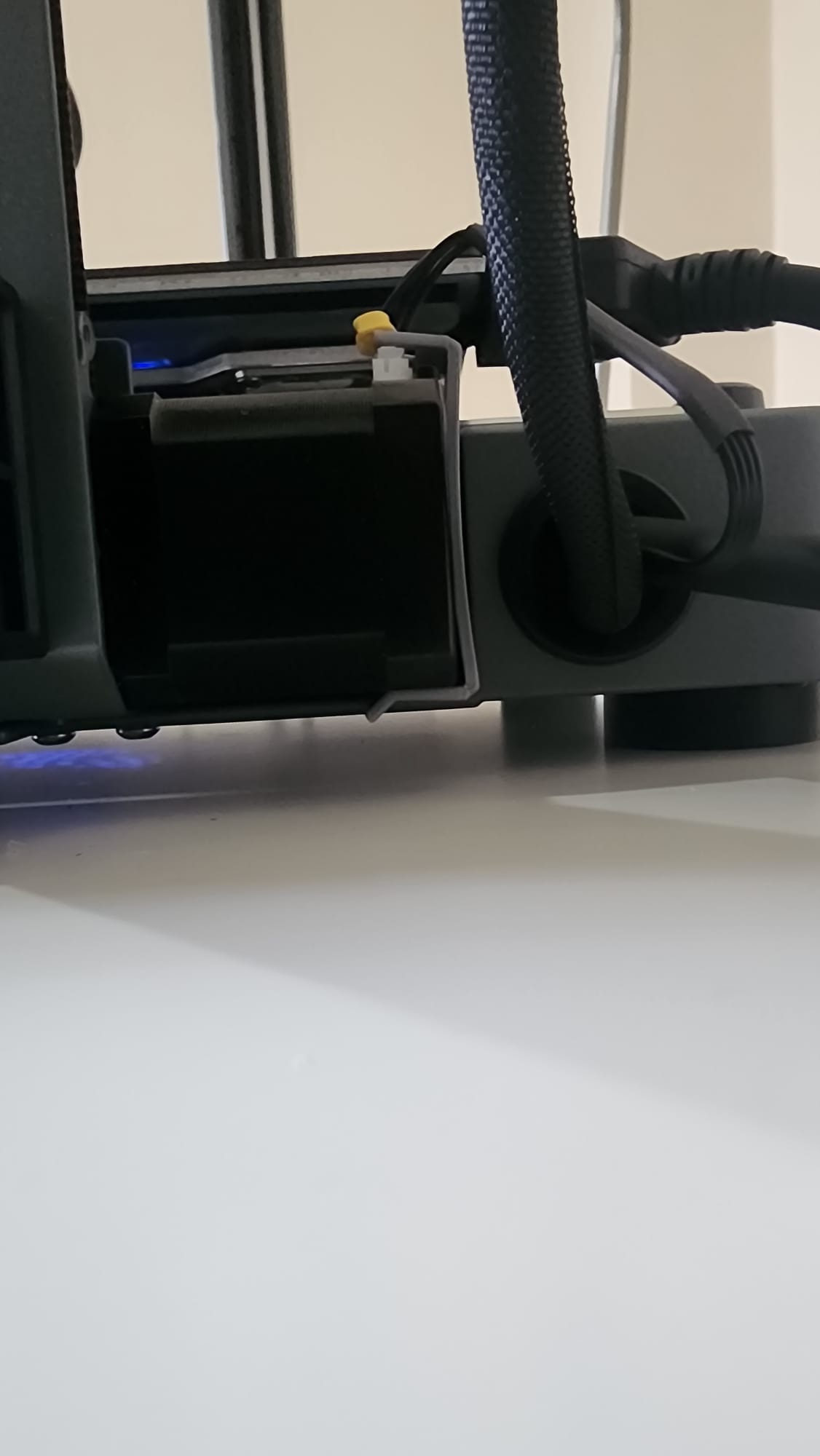 Servo connector lock — thumbnail 2
