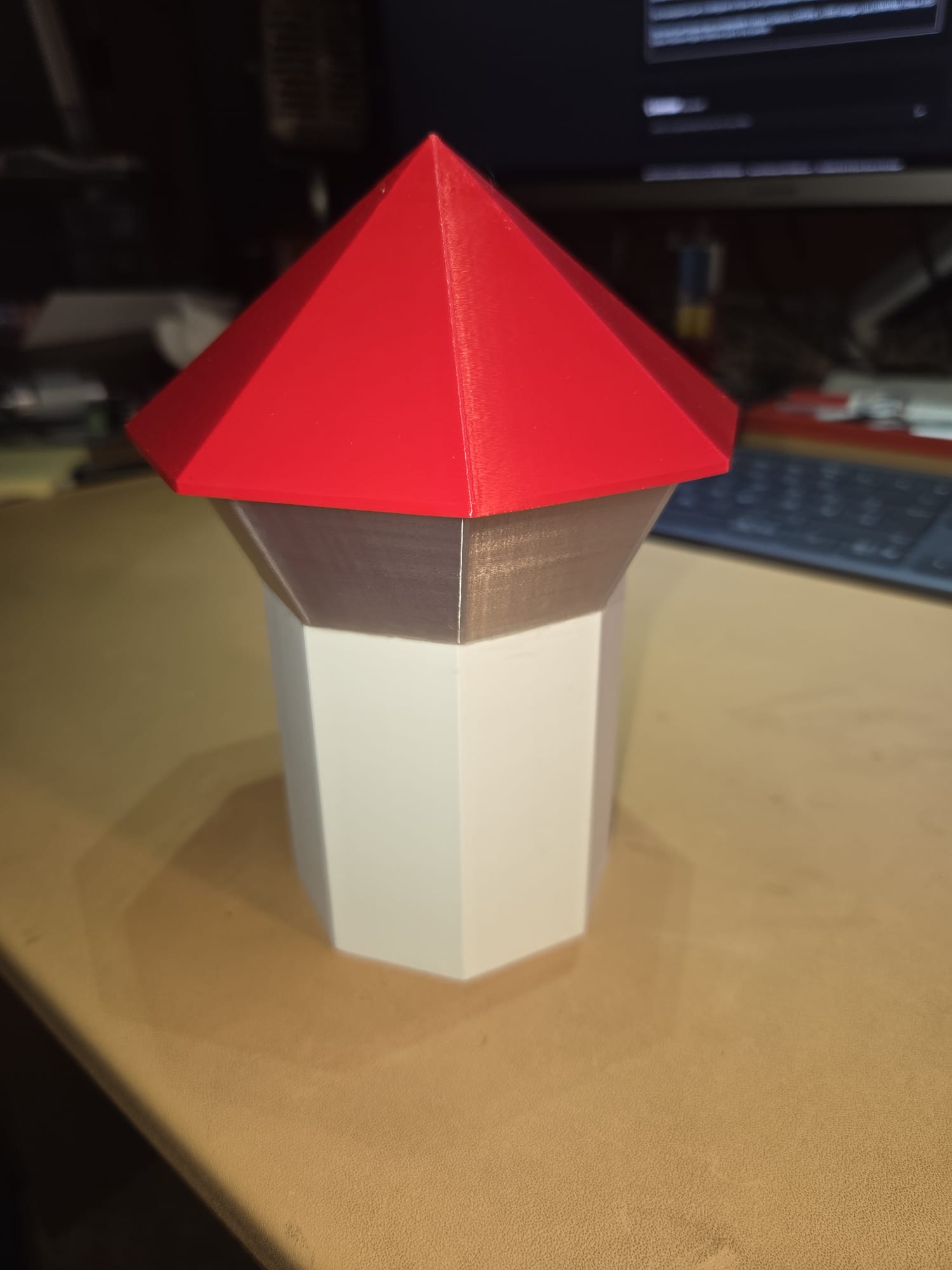 Miniatura 2 do modelo 3D small lighthouse / beacon / table lamp