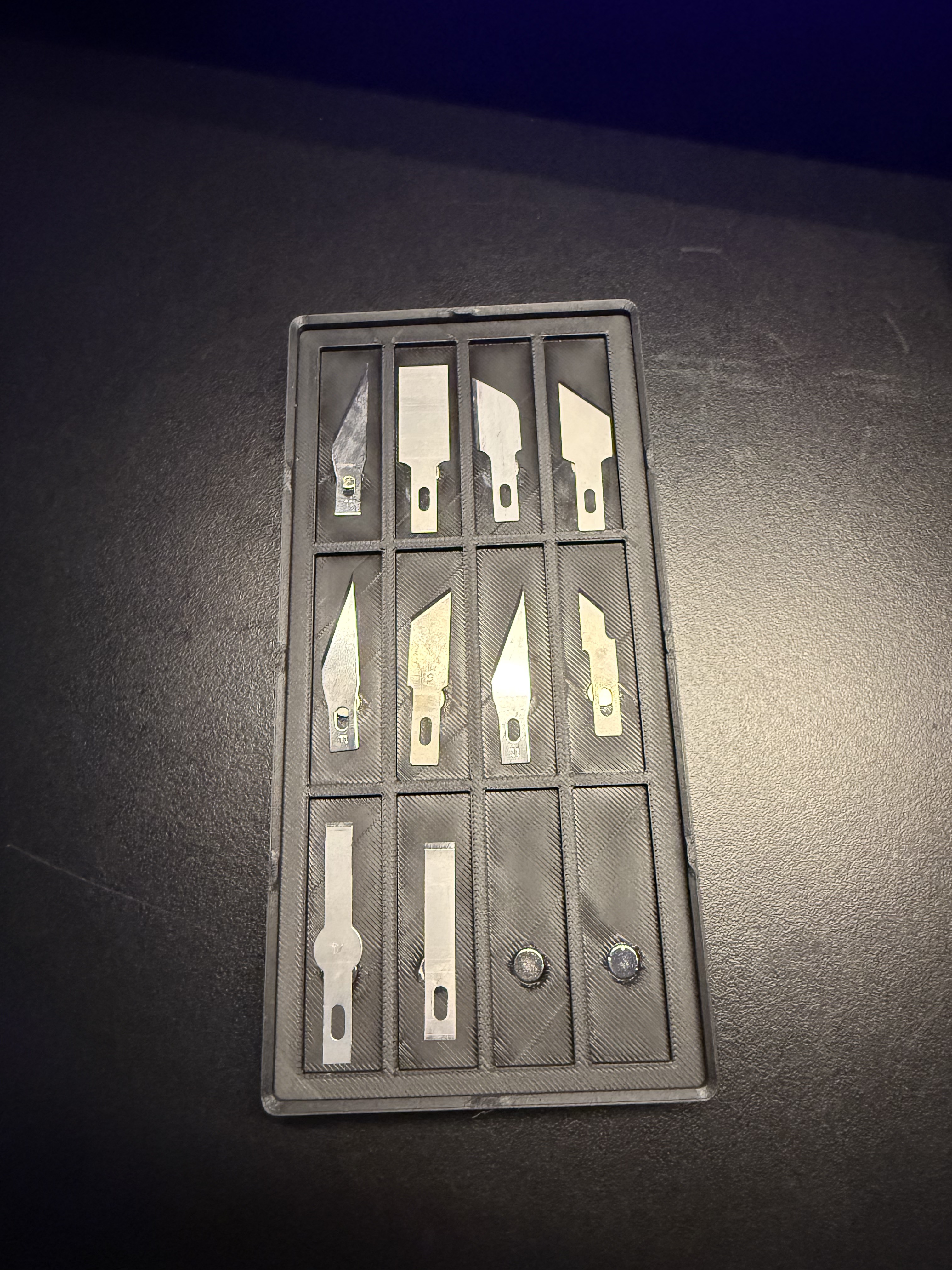 Miniatura 2 do modelo 3D Gridfinity Stackable Hobby Knife Organizer
