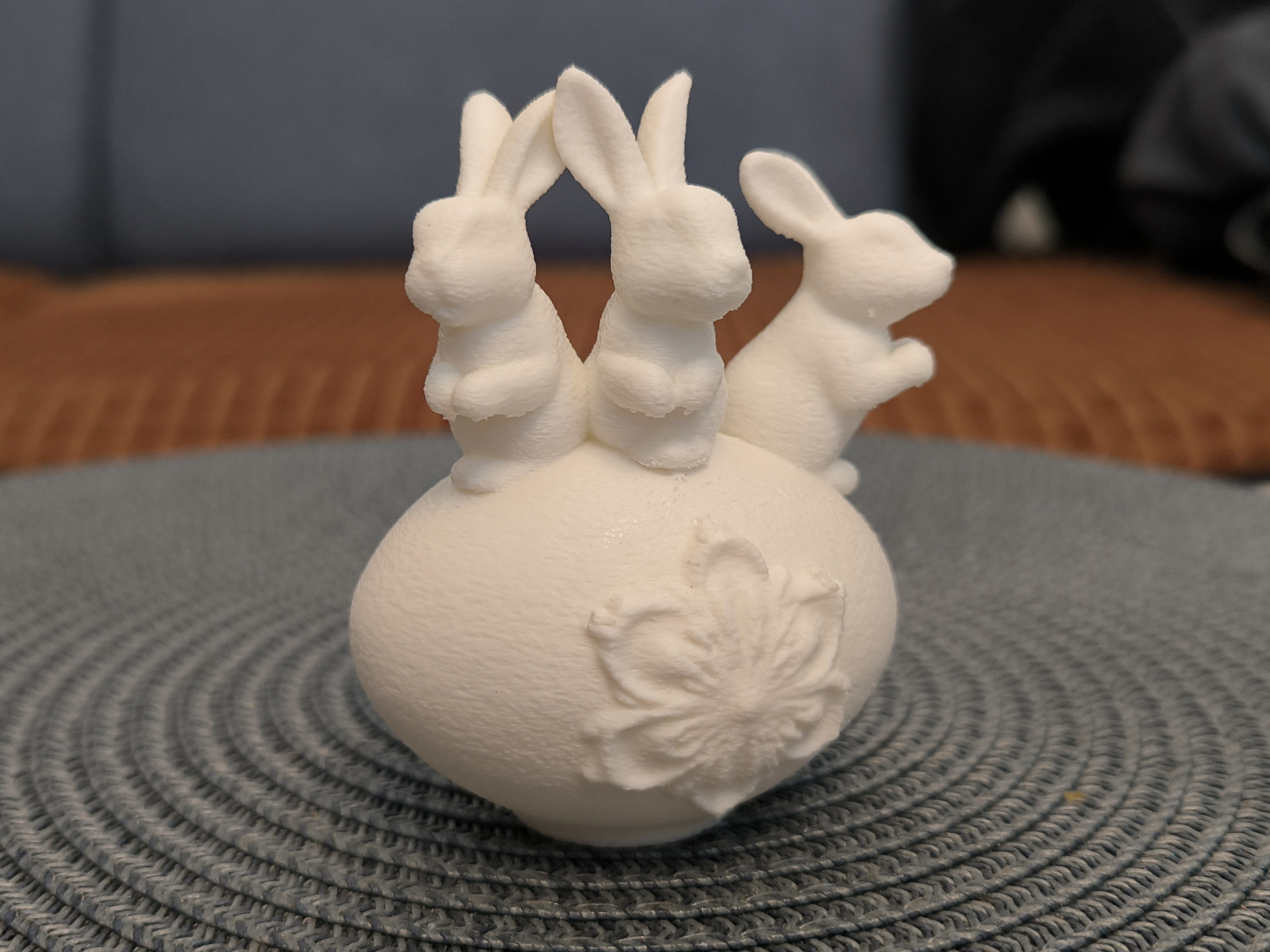 Three Easter Bunnies on the Egg — miniatura 7