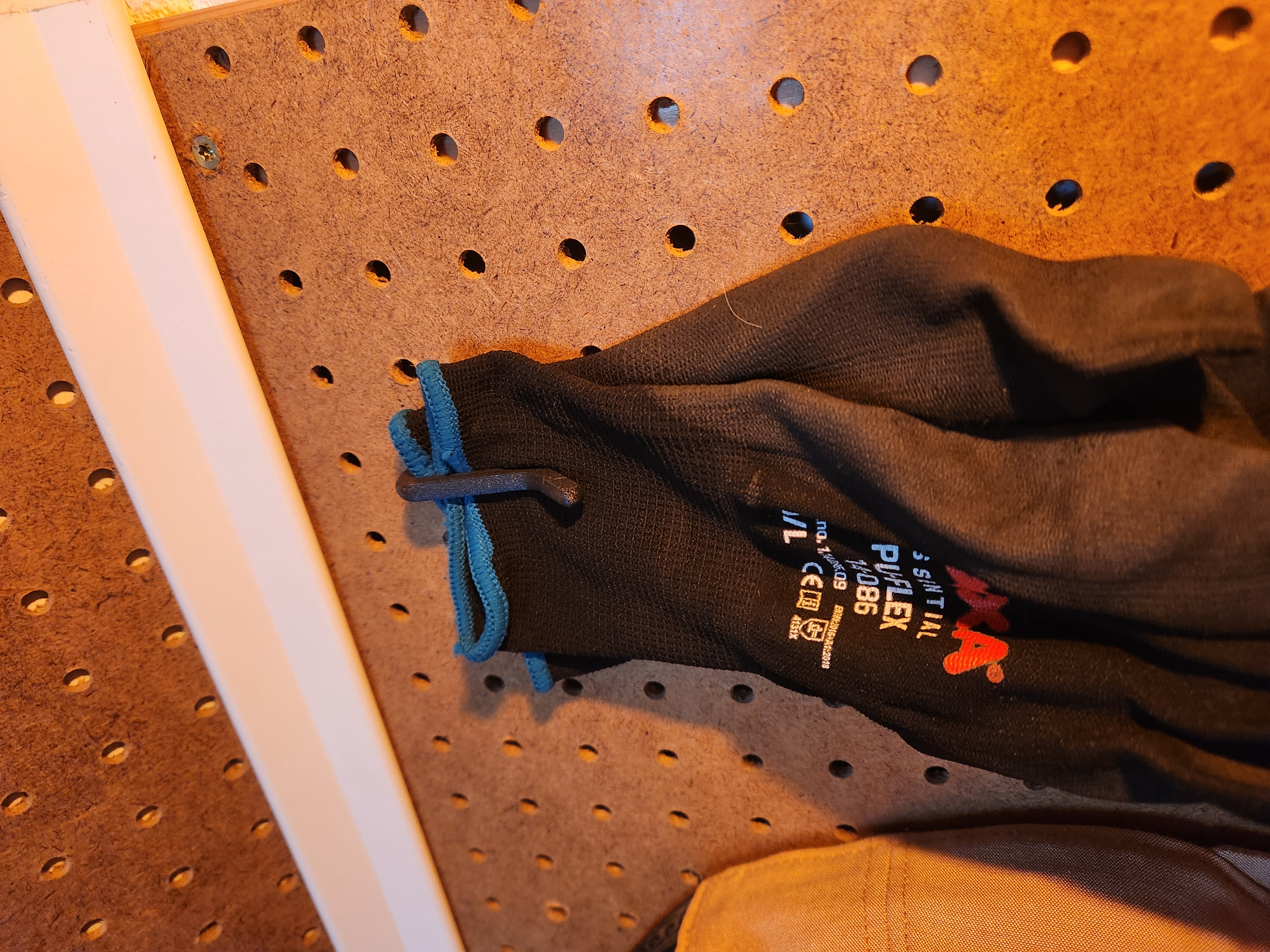 pegboard hook for gloves & beanies — miniatura 2