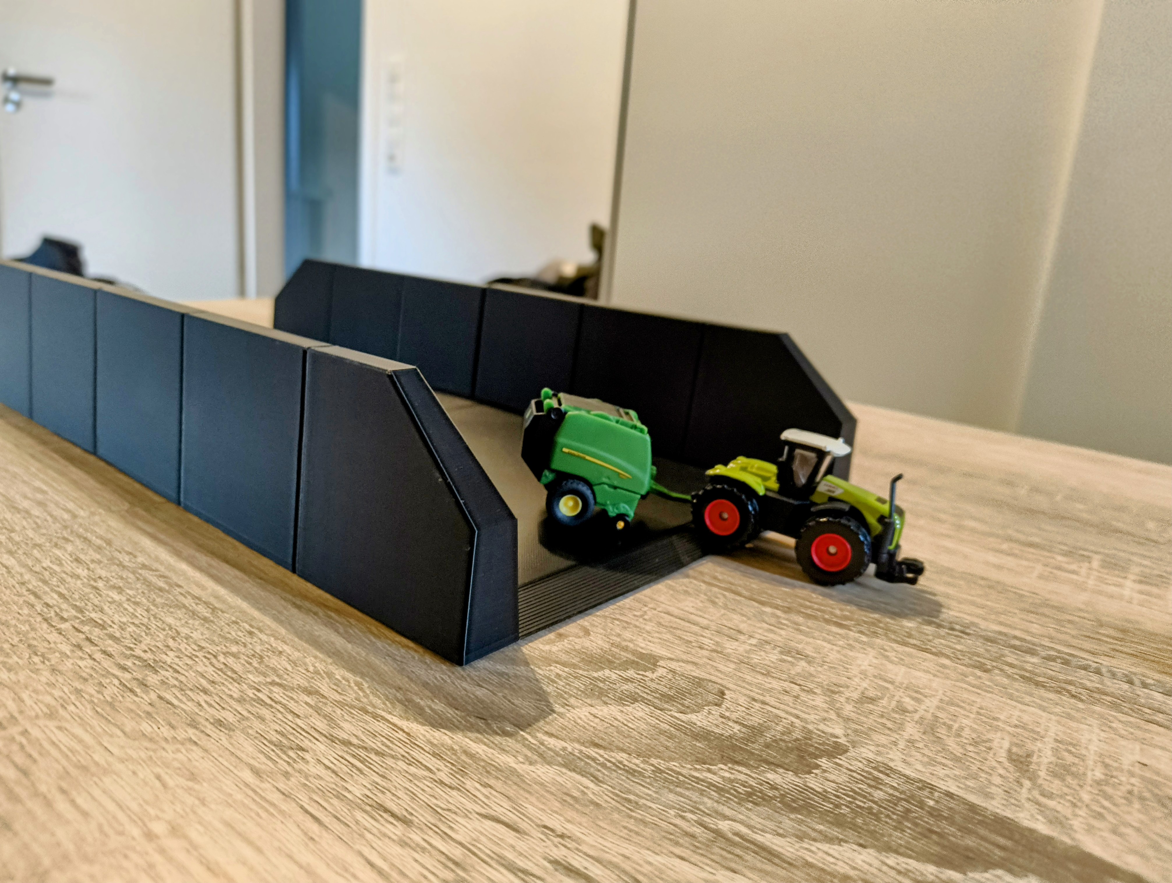 Trench silo for toy tractors / Fahrsilo für Spielzeugtrecker