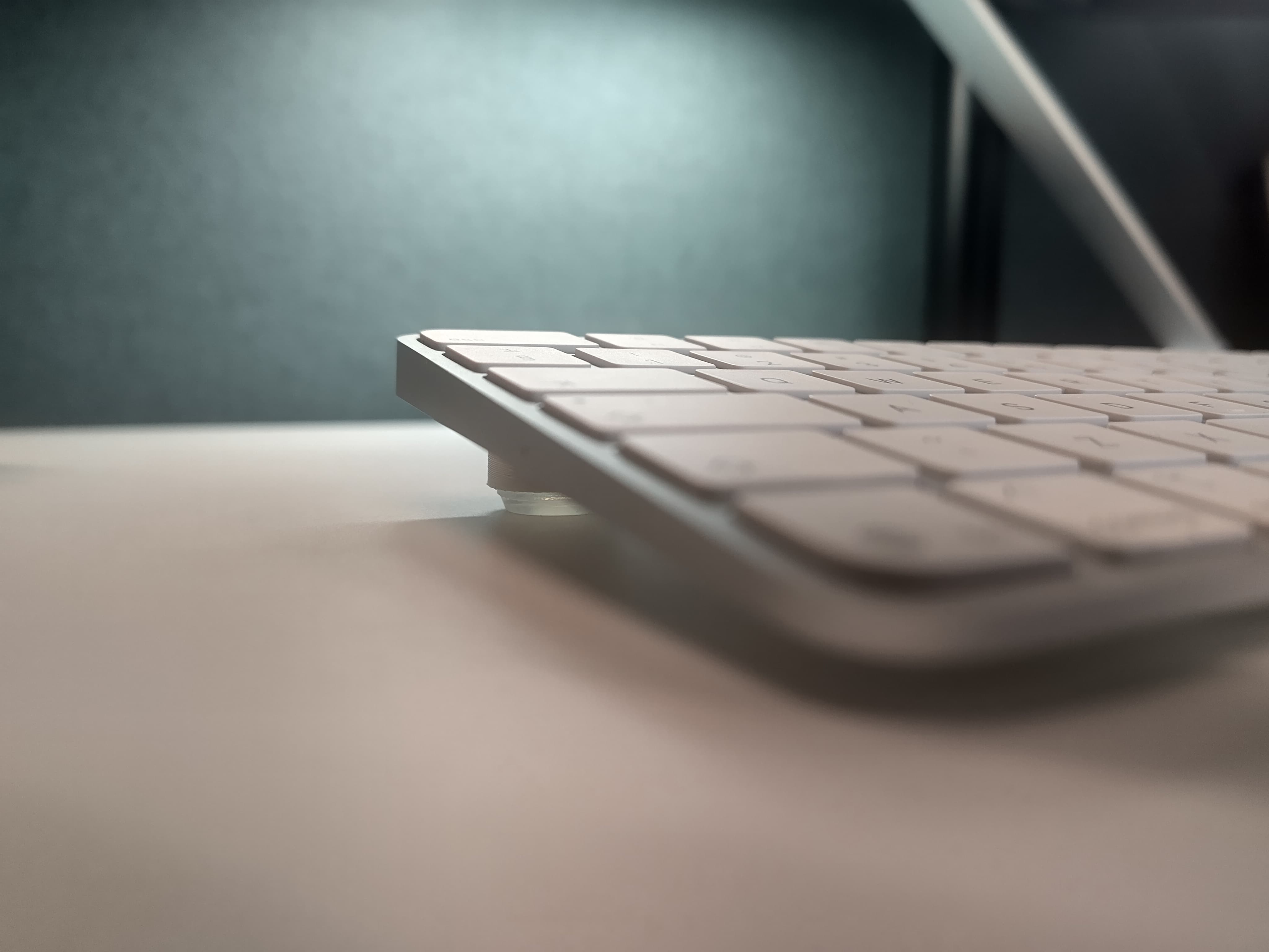 Miniatura 2 do modelo 3D Apple Magic Keyboard Simple Riser 5° (1cm)