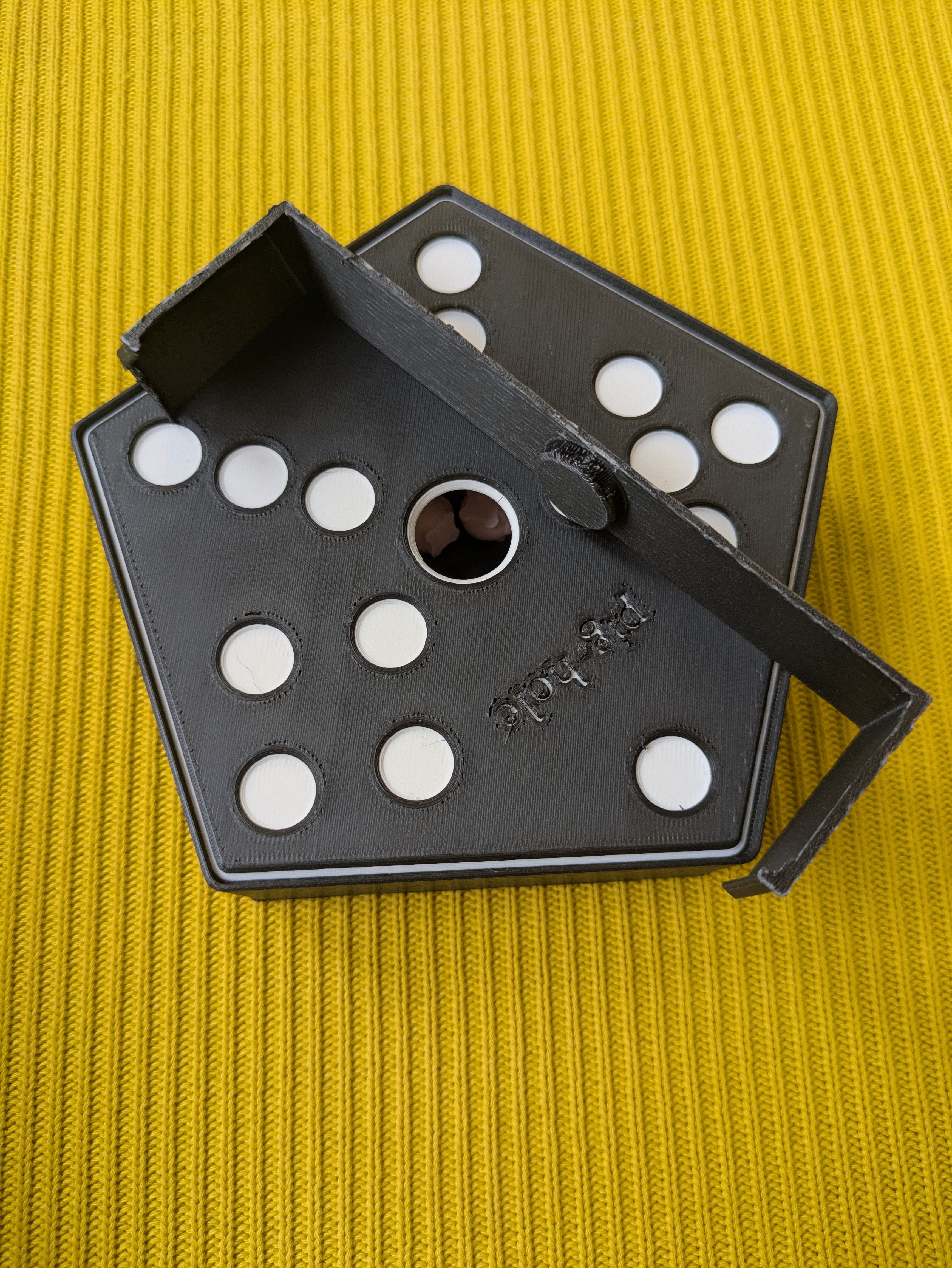 Clamp for pig hole By HerrTheiss