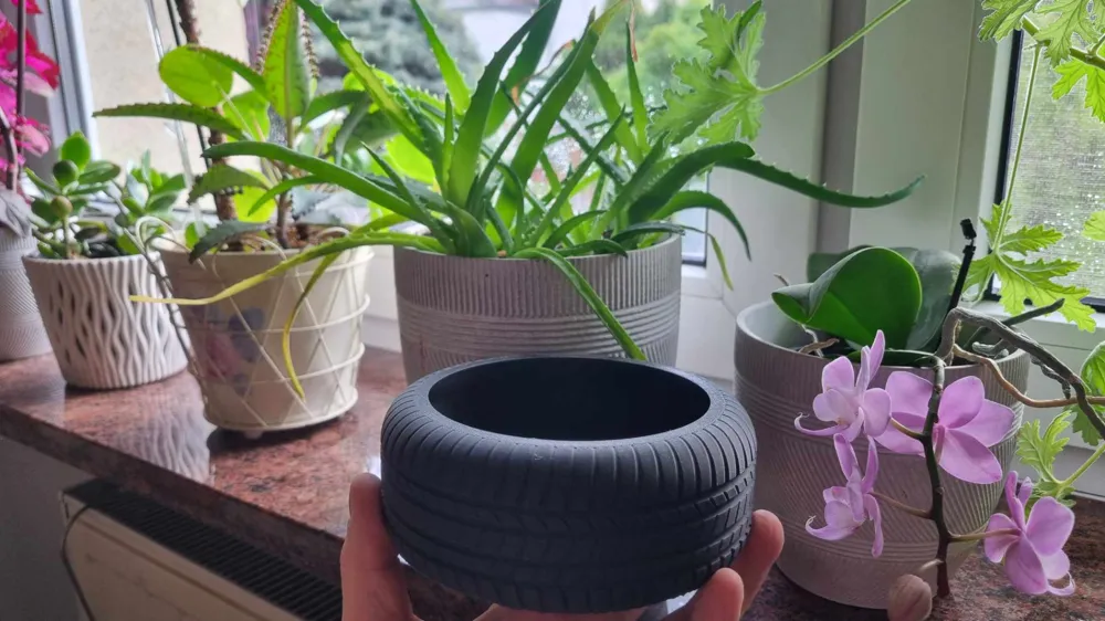 Tire flower pot (Zeciortech TireStyle collection)