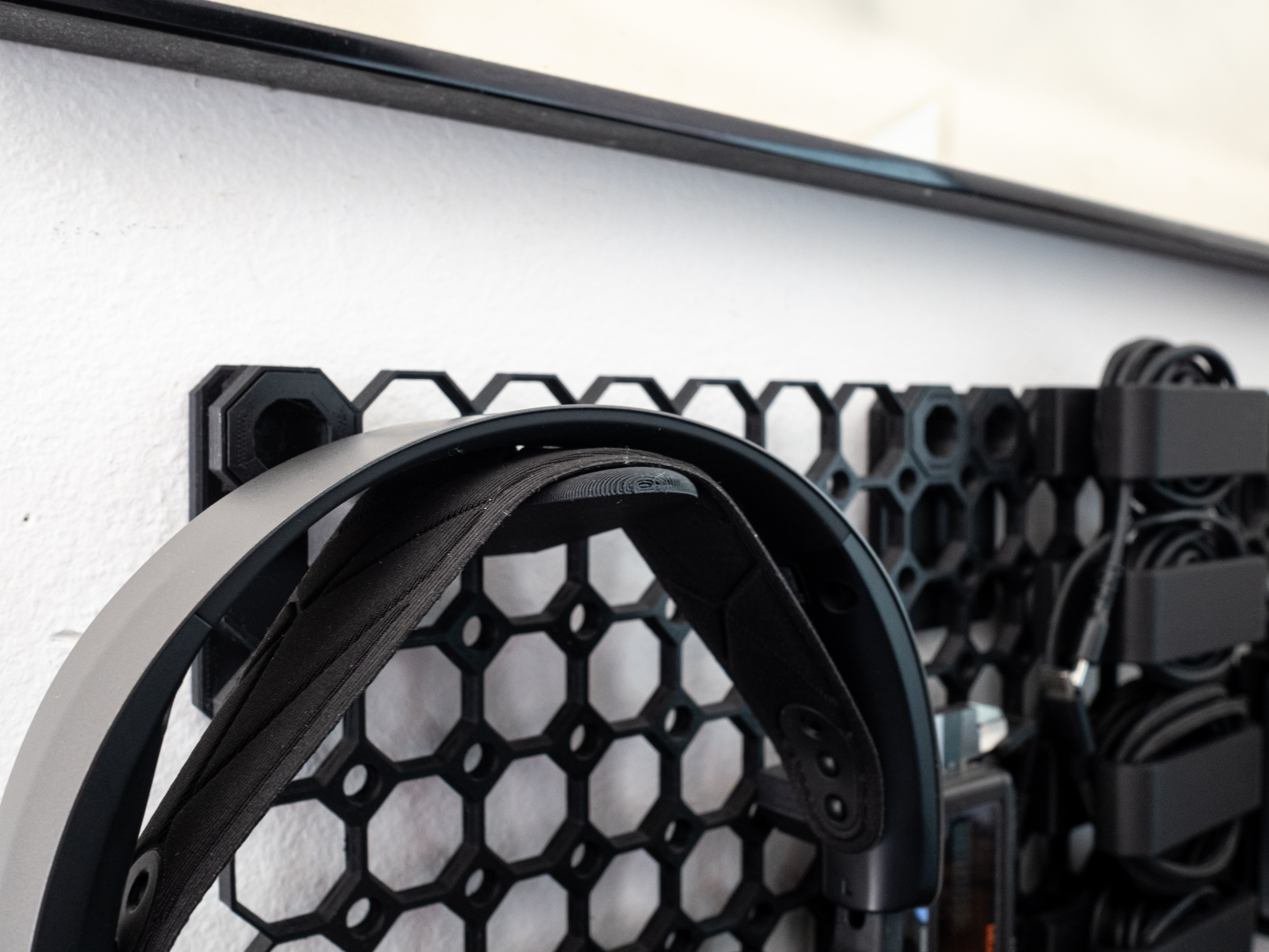 Headphone Holder for Multiboard and Multipoint