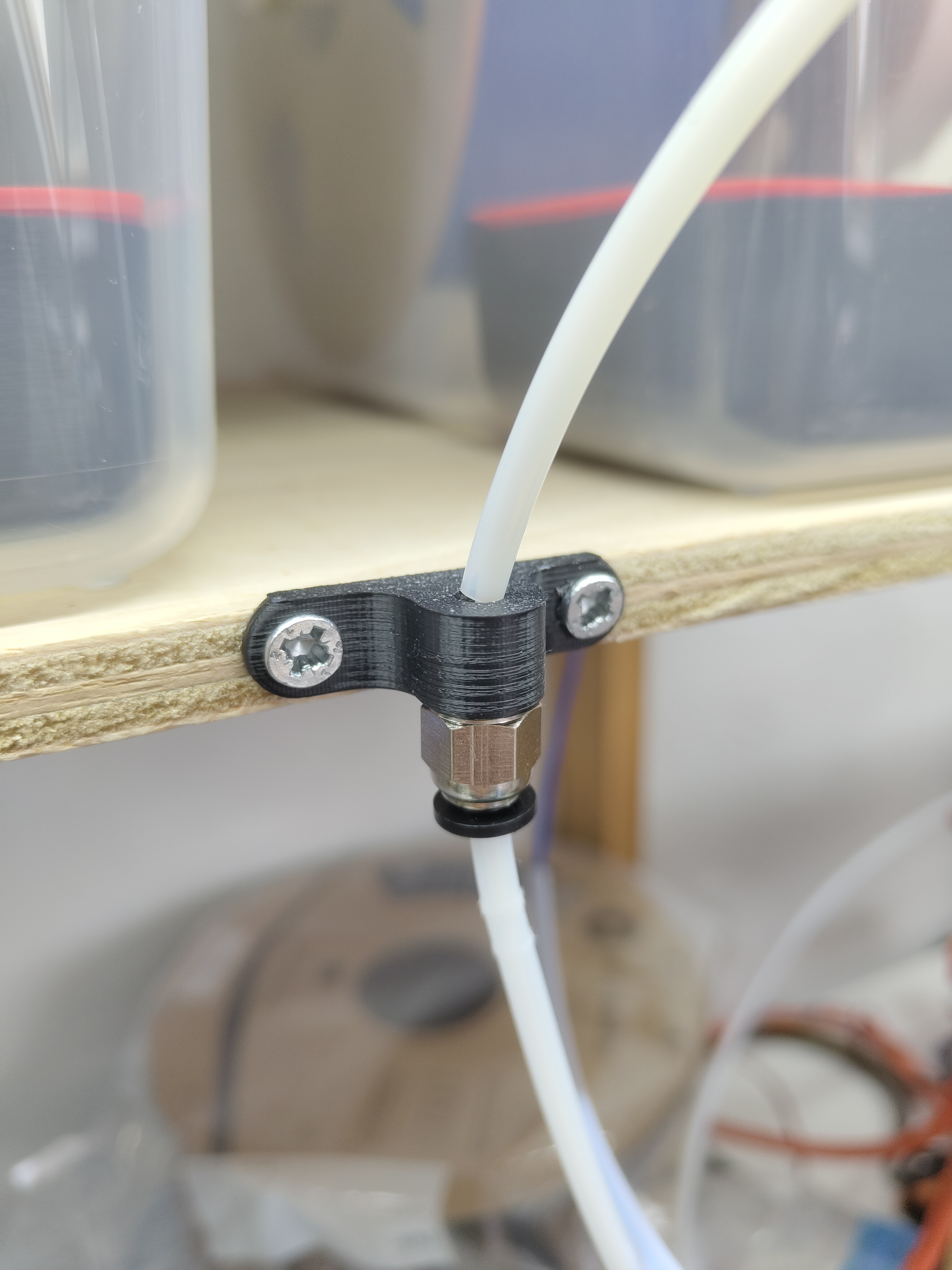 PTFE adapter for M10 nut wall adapter