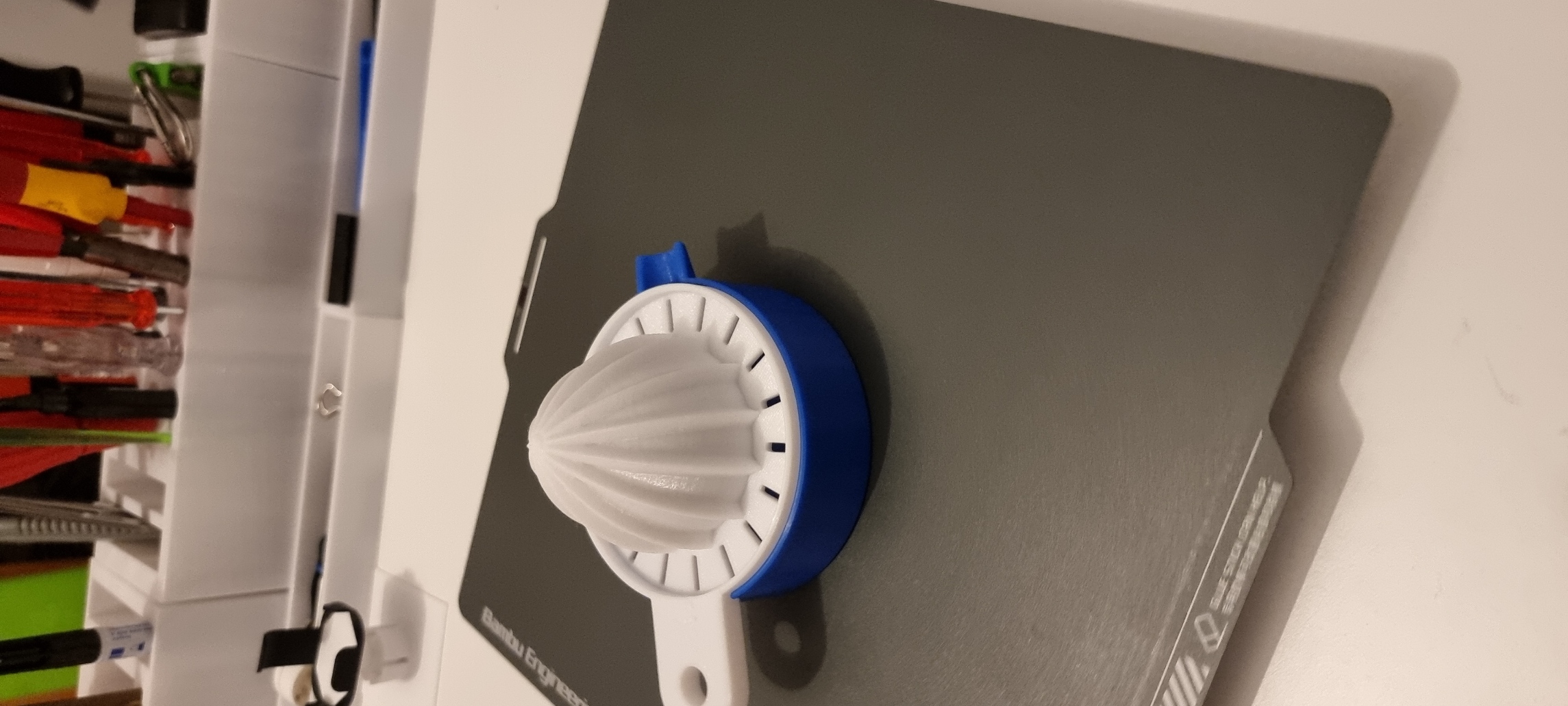 Miniatura 3 do modelo 3D Simple lemon squeezer