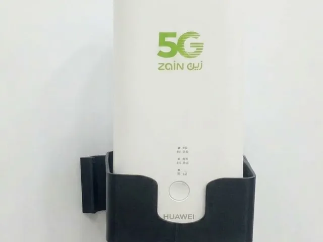 Custom 3D-Printed Wall Mount for Zain 5G Router (Huawei)