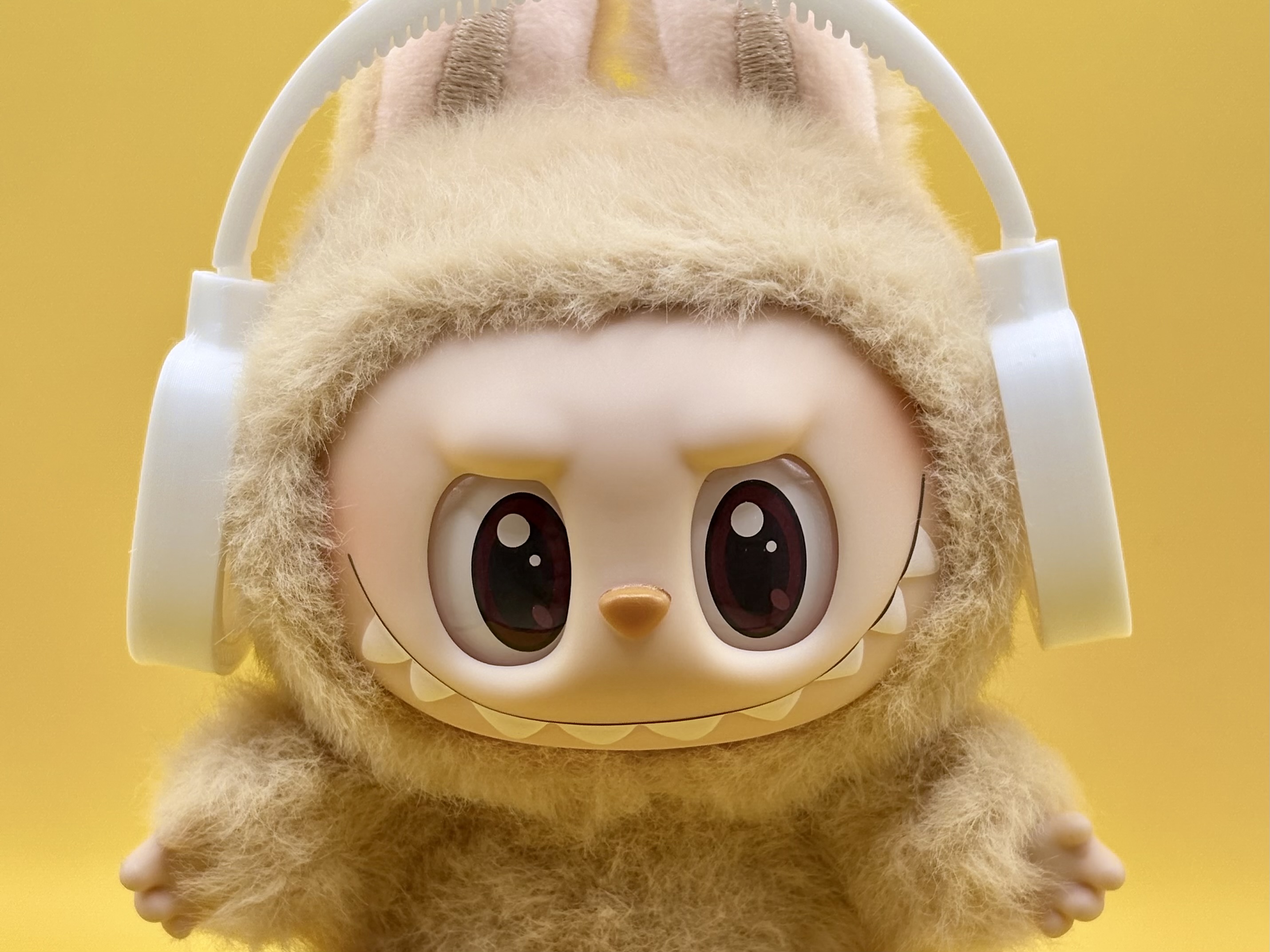 Miniature Over-Ear Headphones for Labubu - Print-in-Place & Satisfying Snap