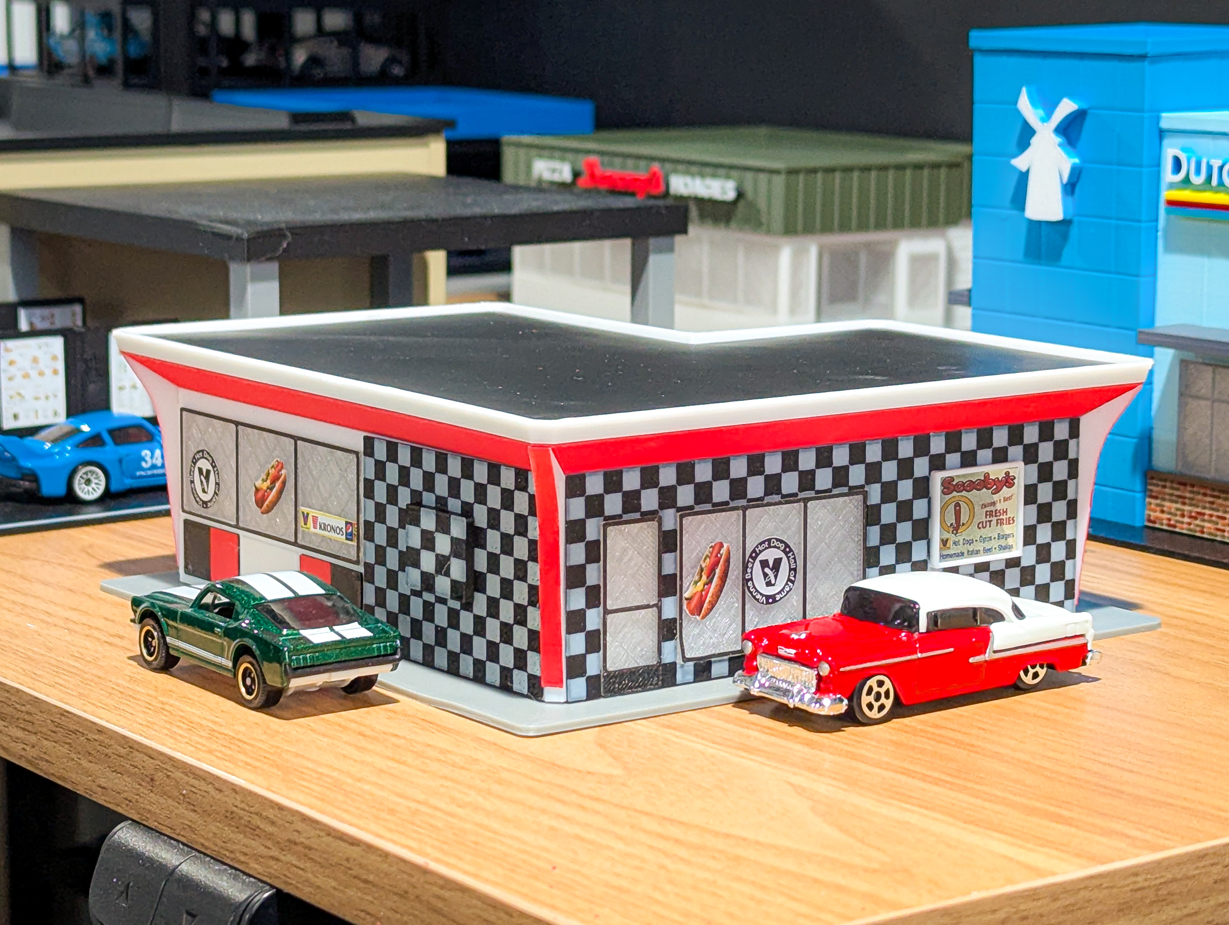 Scooby's Hot Dogs Model Set - 1:64 Scale Diorama — thumbnail 9