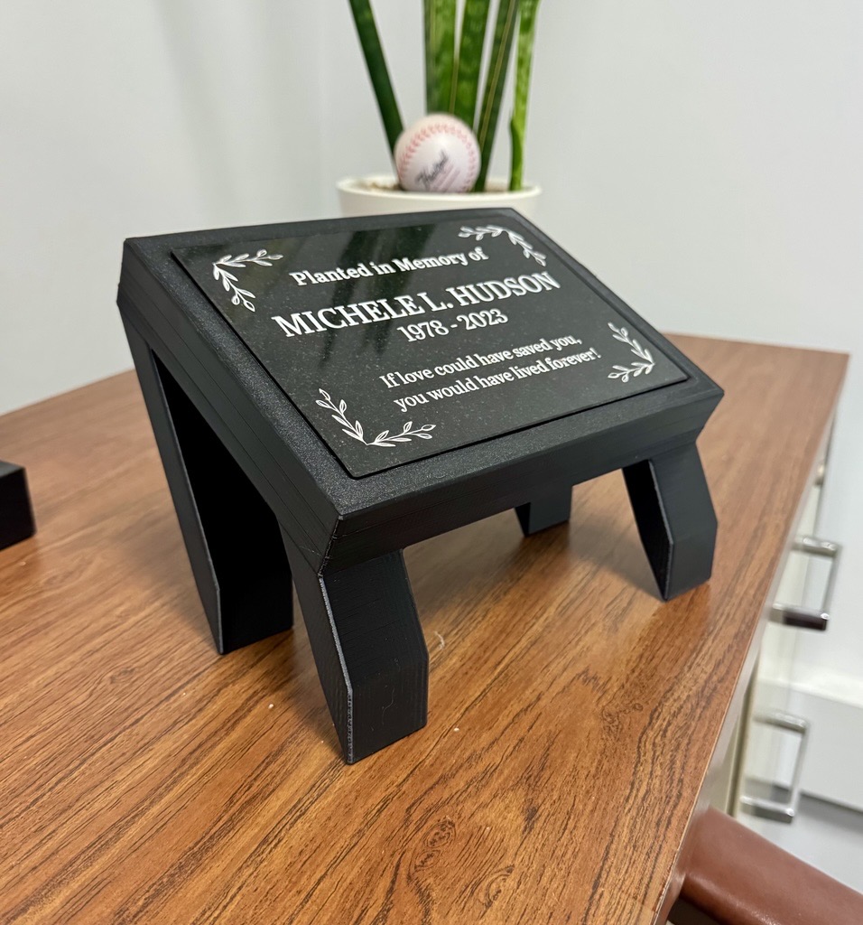 Tree Memorial Plaque Holder (Stake-In)