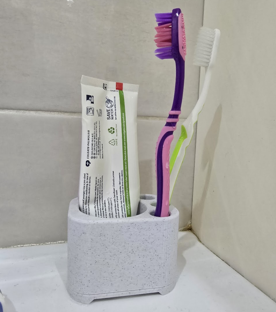 Toothbrushes (3 or 6) & paste holder