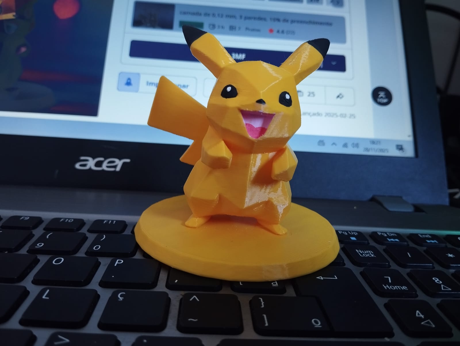 Miniatura 2 do modelo 3D Pikachu Low Poly Mini