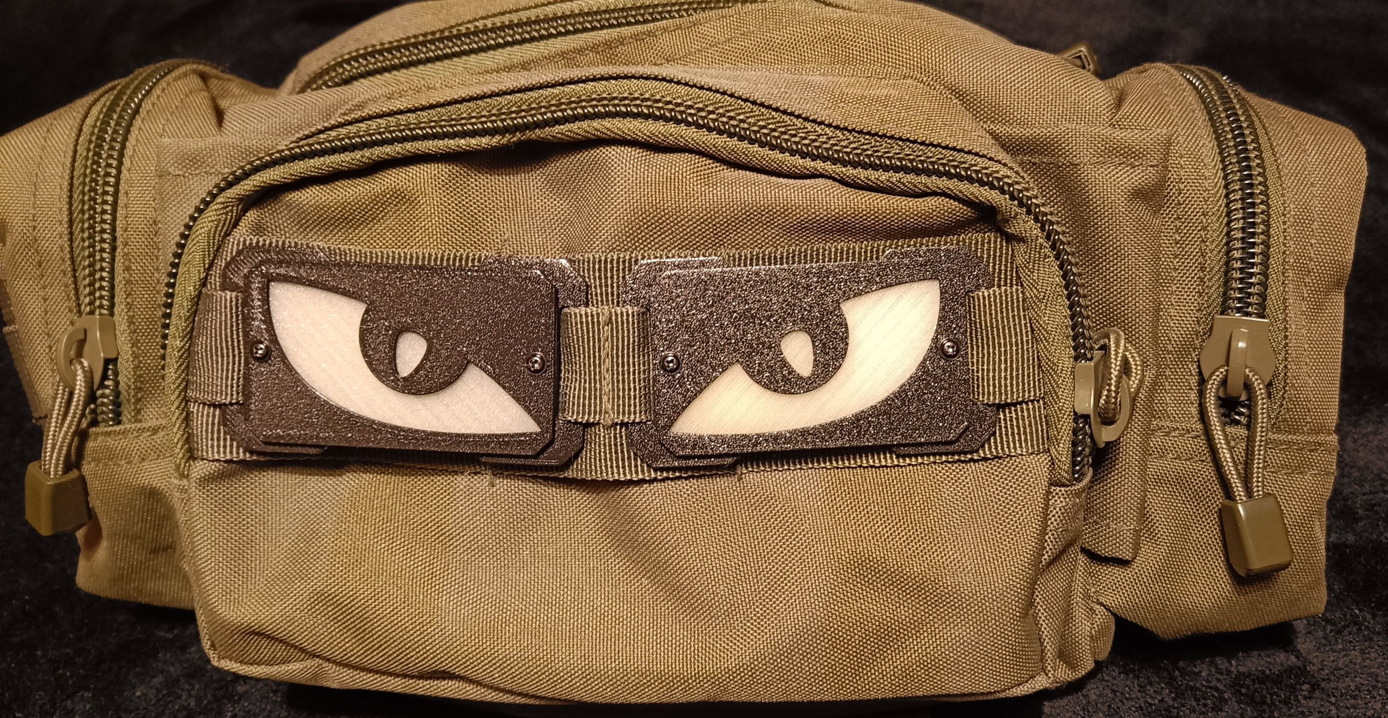 Molle taktický svítící panel Oči / Molle tactical light panel Eyes