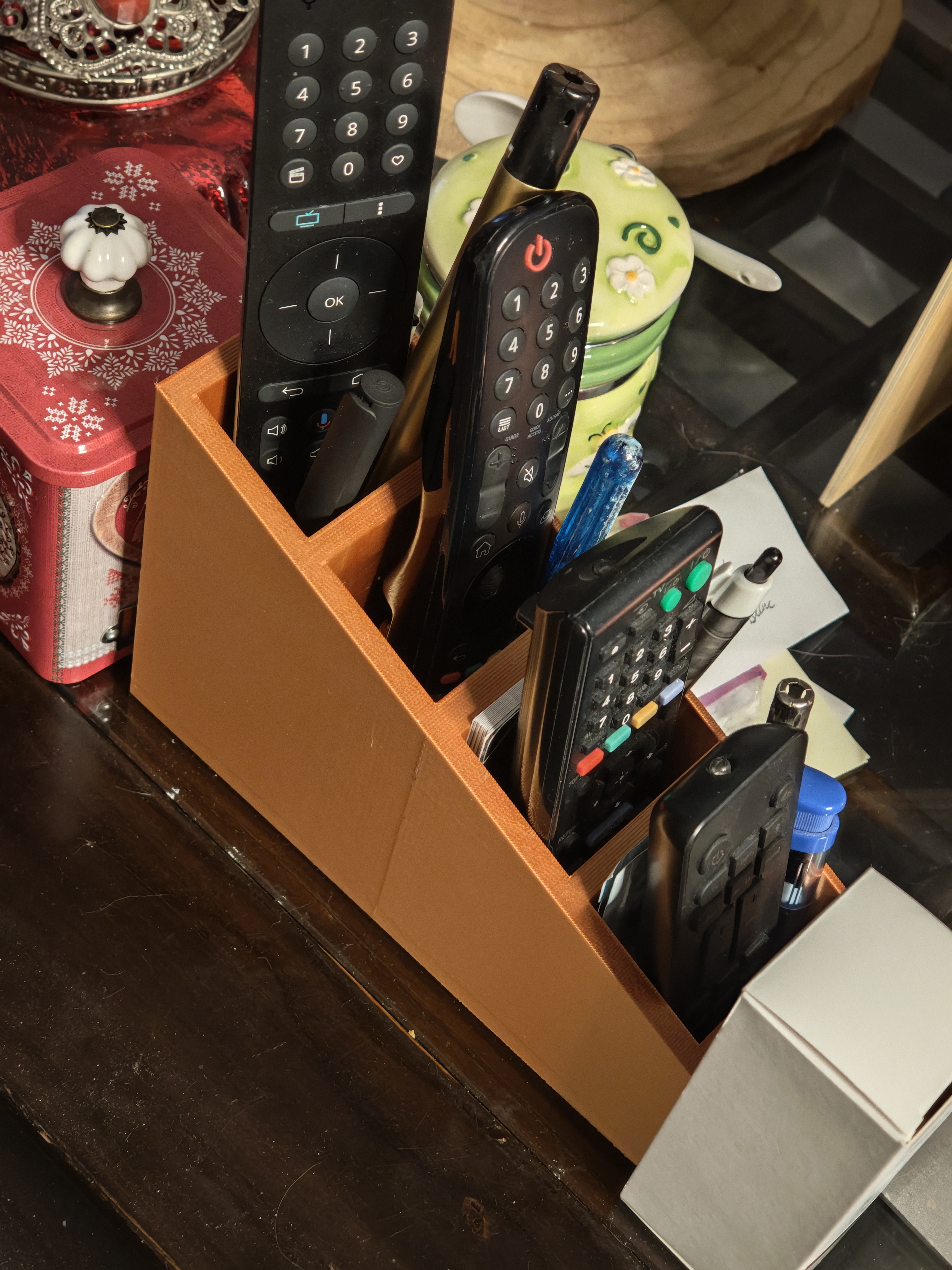 TV command holder — thumbnail 2