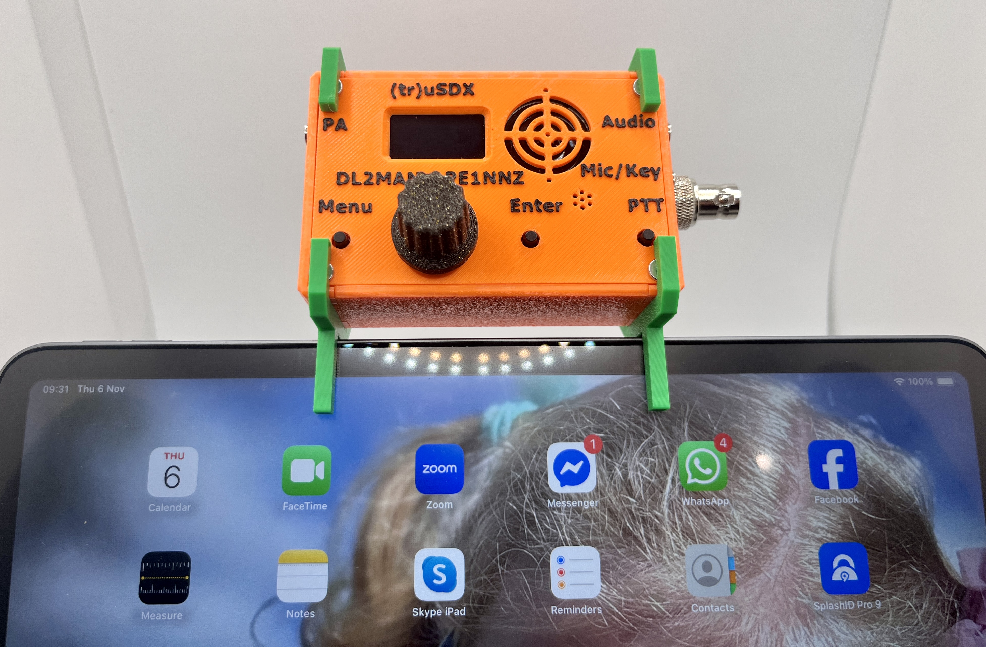 iPad Mountable (tr)uSDX stand for Portable radio ops