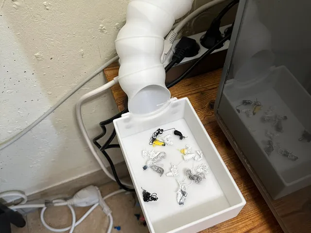 Segmented Tube Magnetic Poop Bin