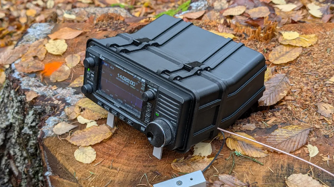 Icom IC-705 variably expandable rugged box by OK1HRA | Download