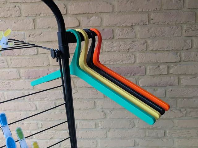 Clothing hanger