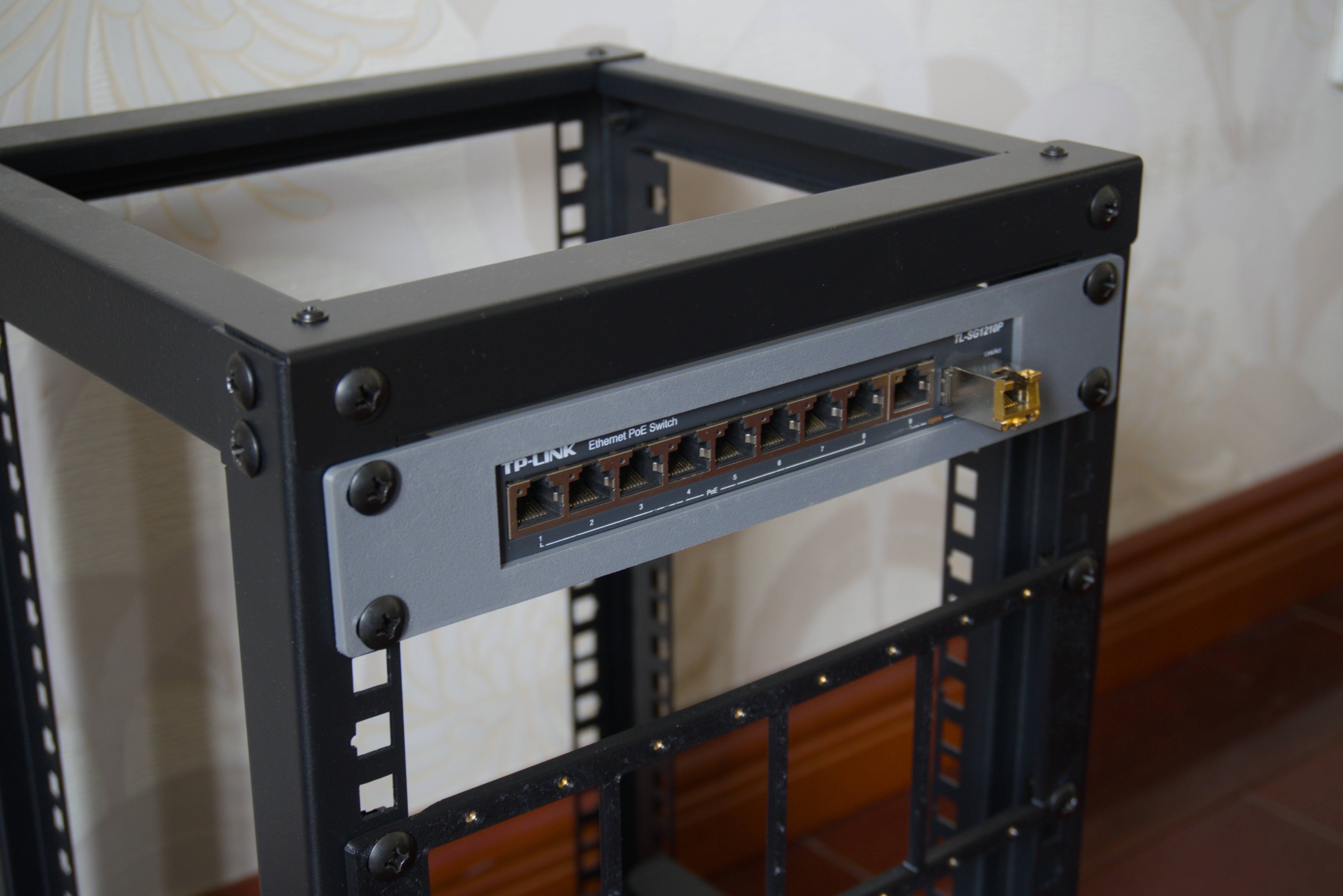 TL-SG1210P Mini Rack
