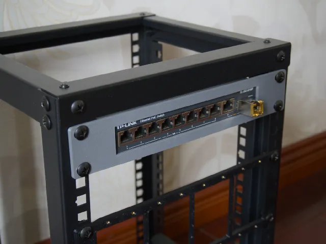 TL-SG1210P Mini Rack