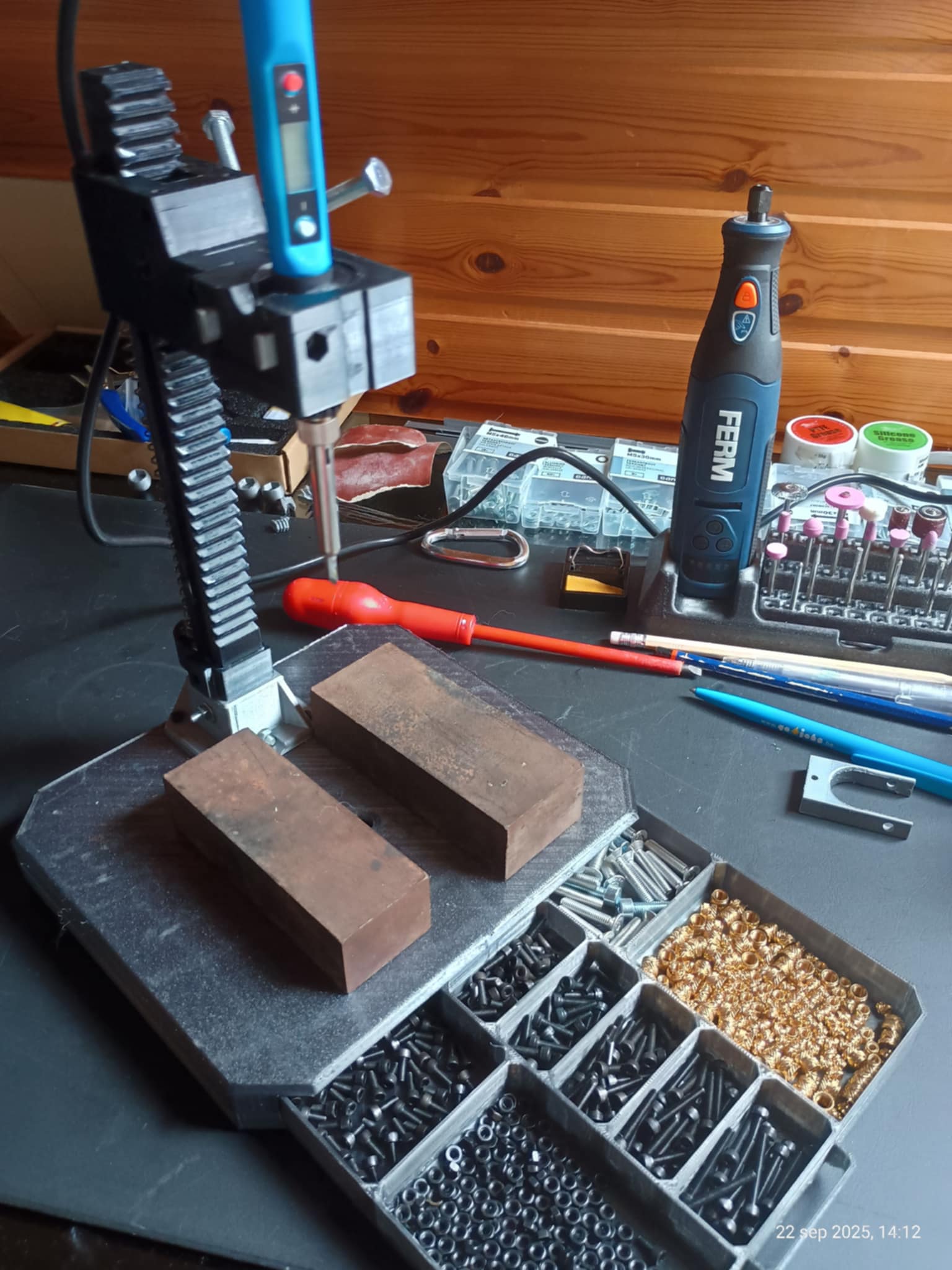 Miniatura 2 do modelo 3D FERM multitool and insert press REMIX