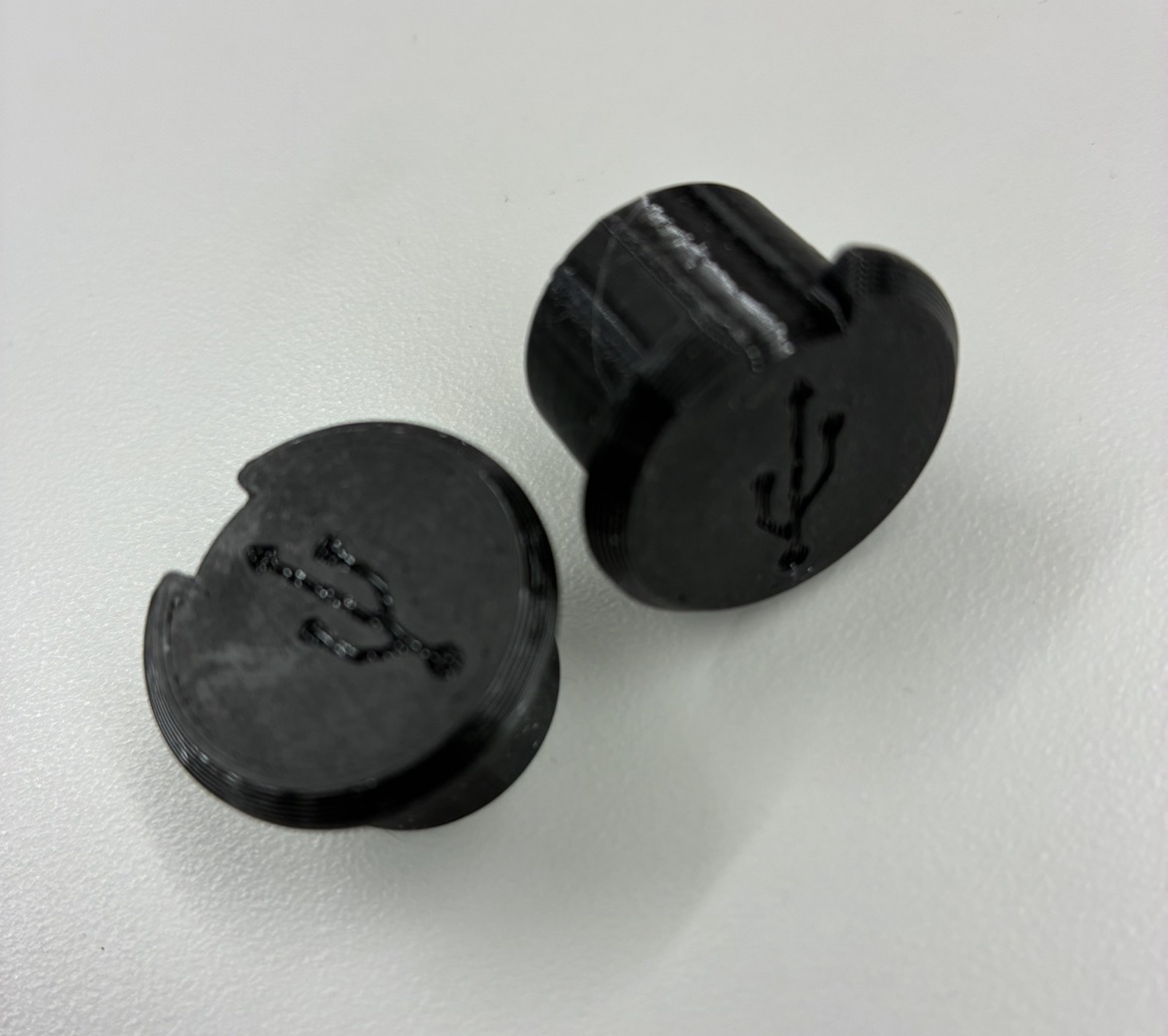Frenetic Fox XLR Locking Cap w/ USB symbol