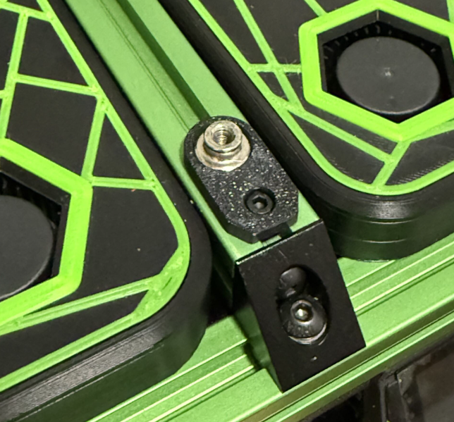 M4 Knurled Thumb Bed Holder