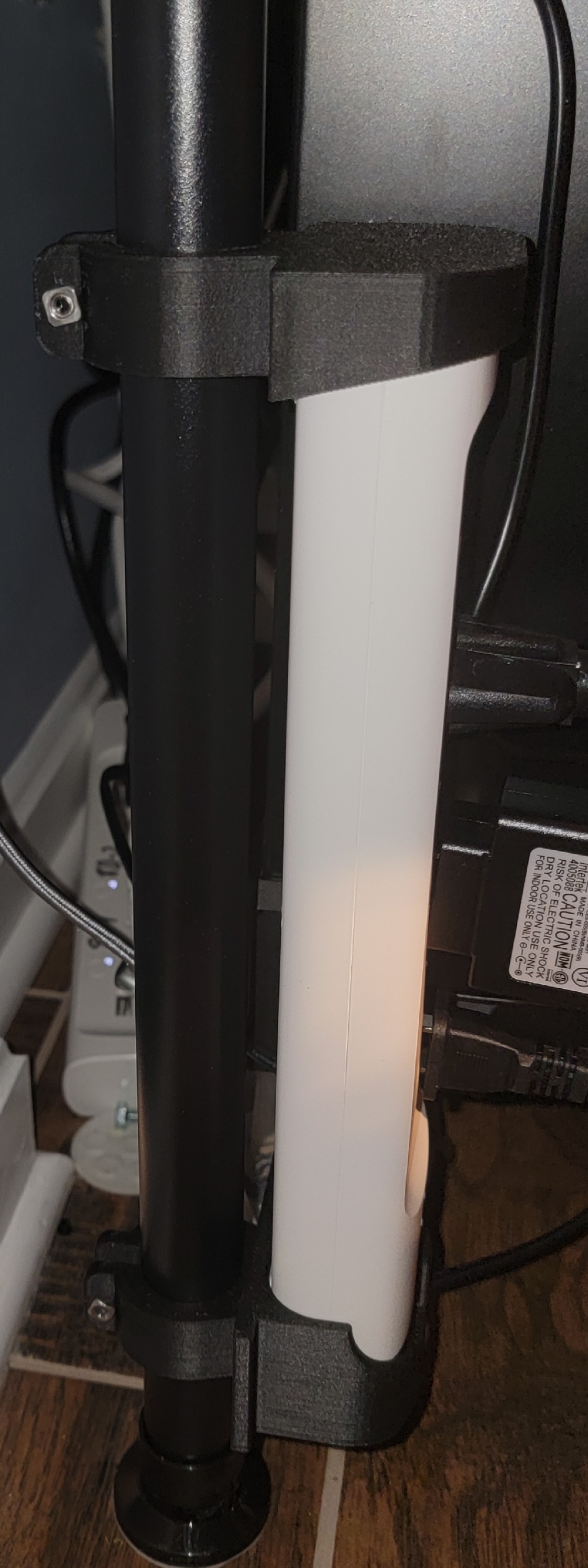 HS300 Power Strip Pole Mount