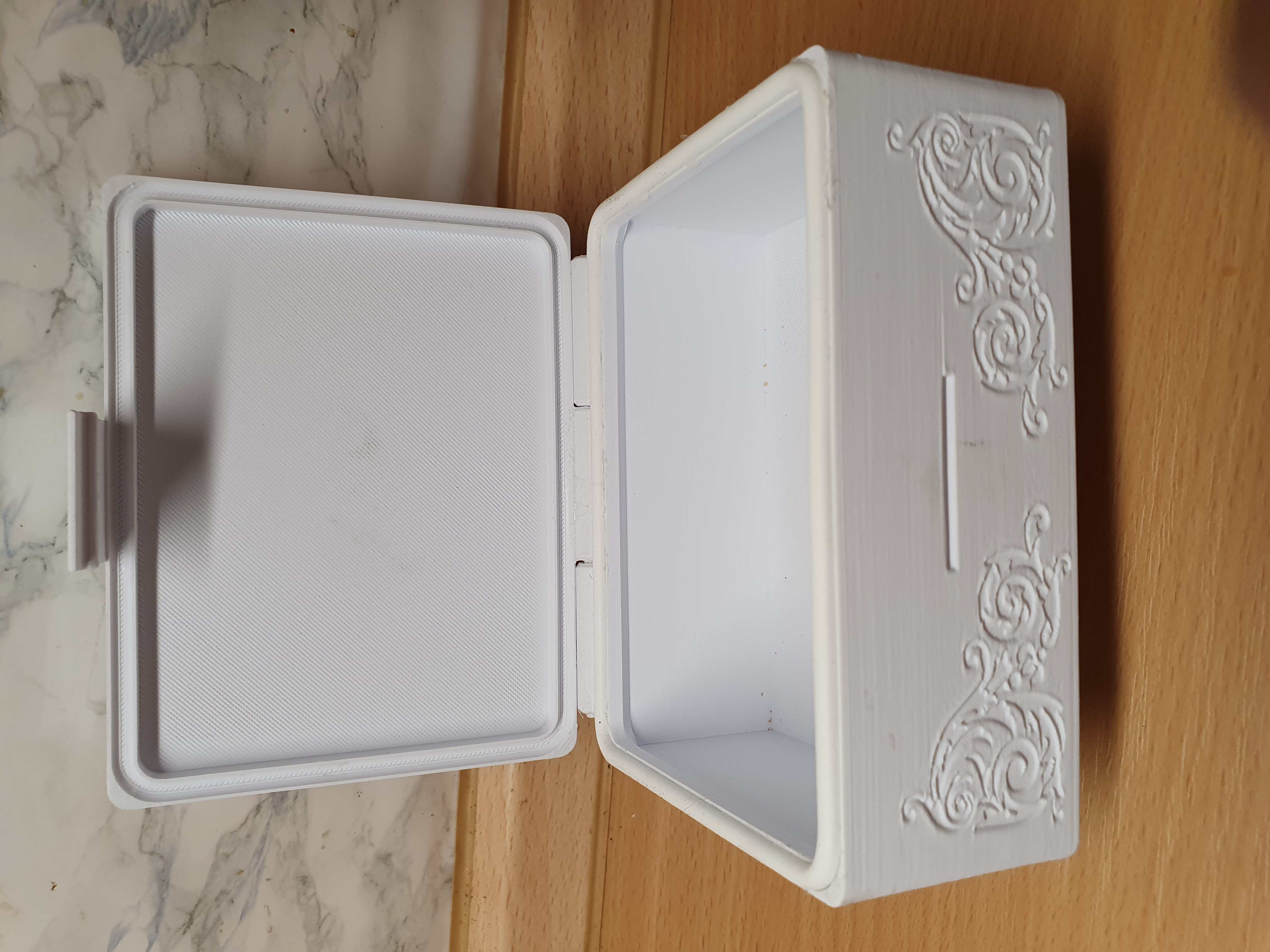 Beautiful box with hinge and sealing ring