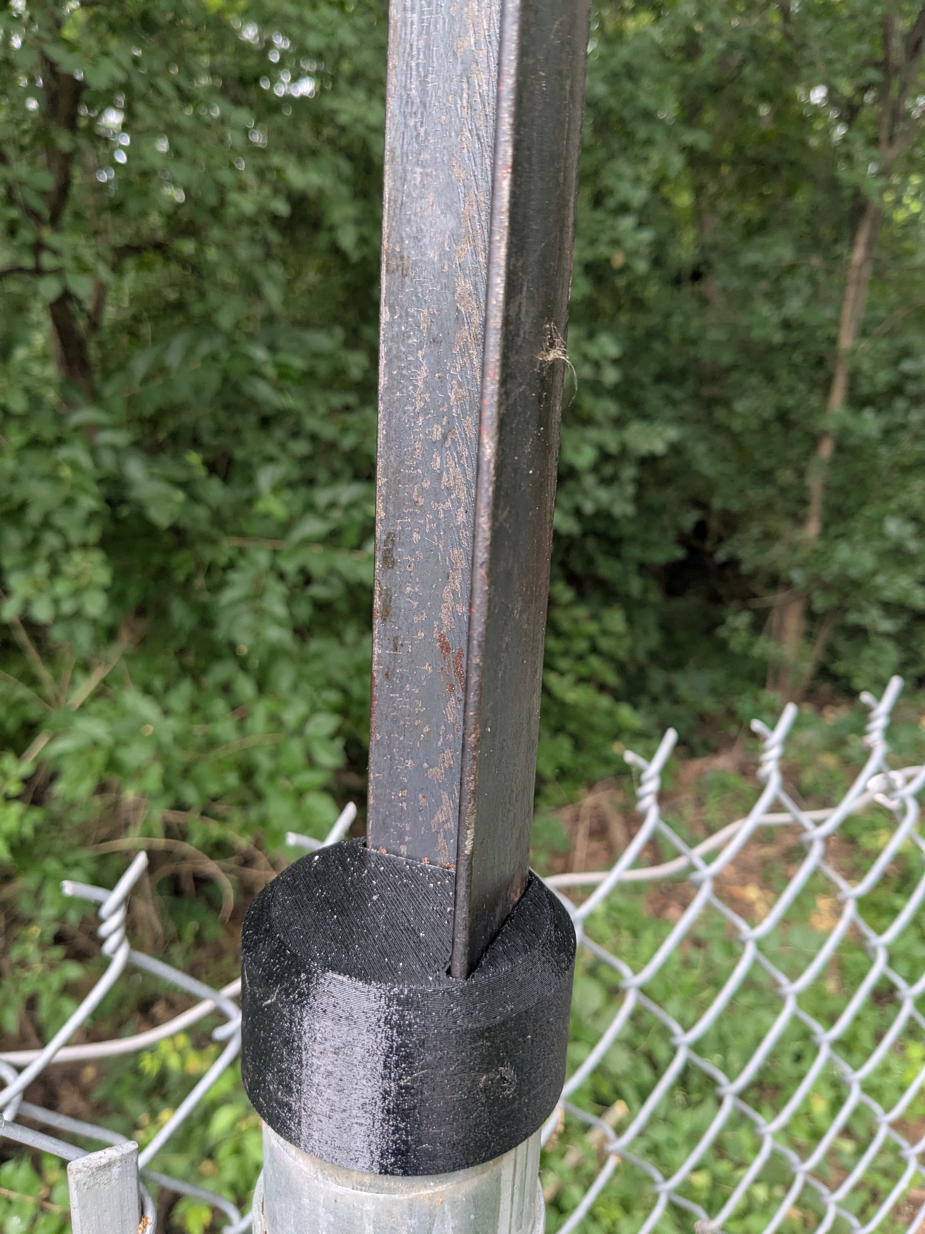 Birdhouse fence mount