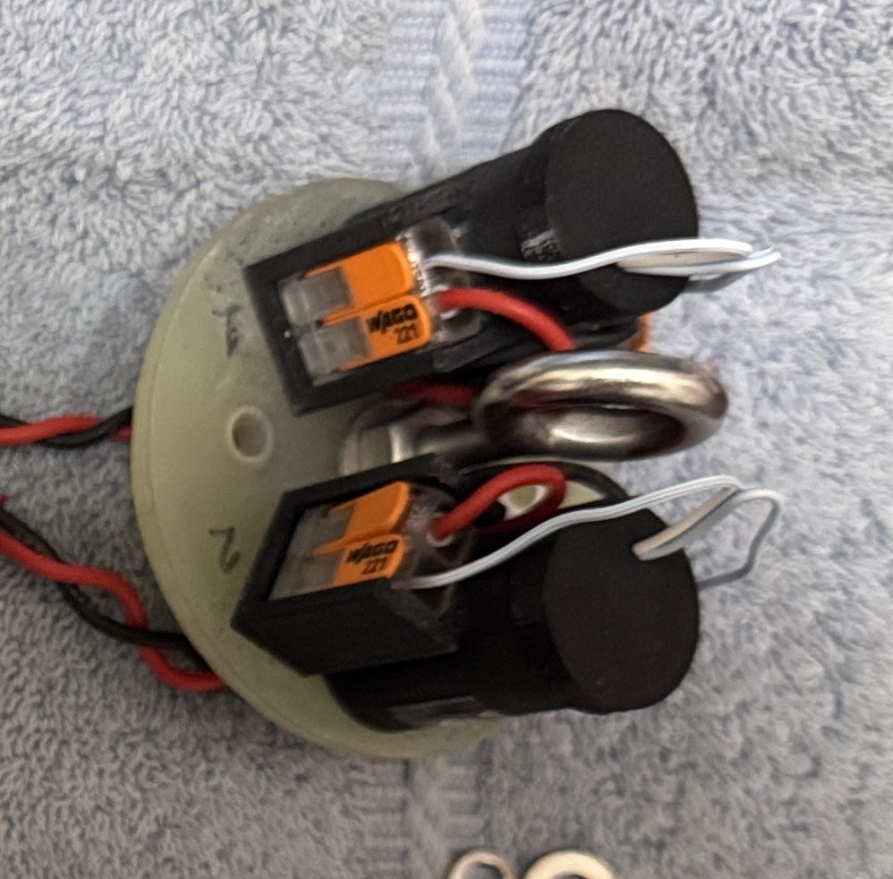 Charge well & cap with WAGO terminals