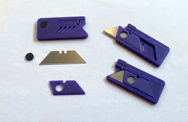 Magnetic Utility Blade Holder