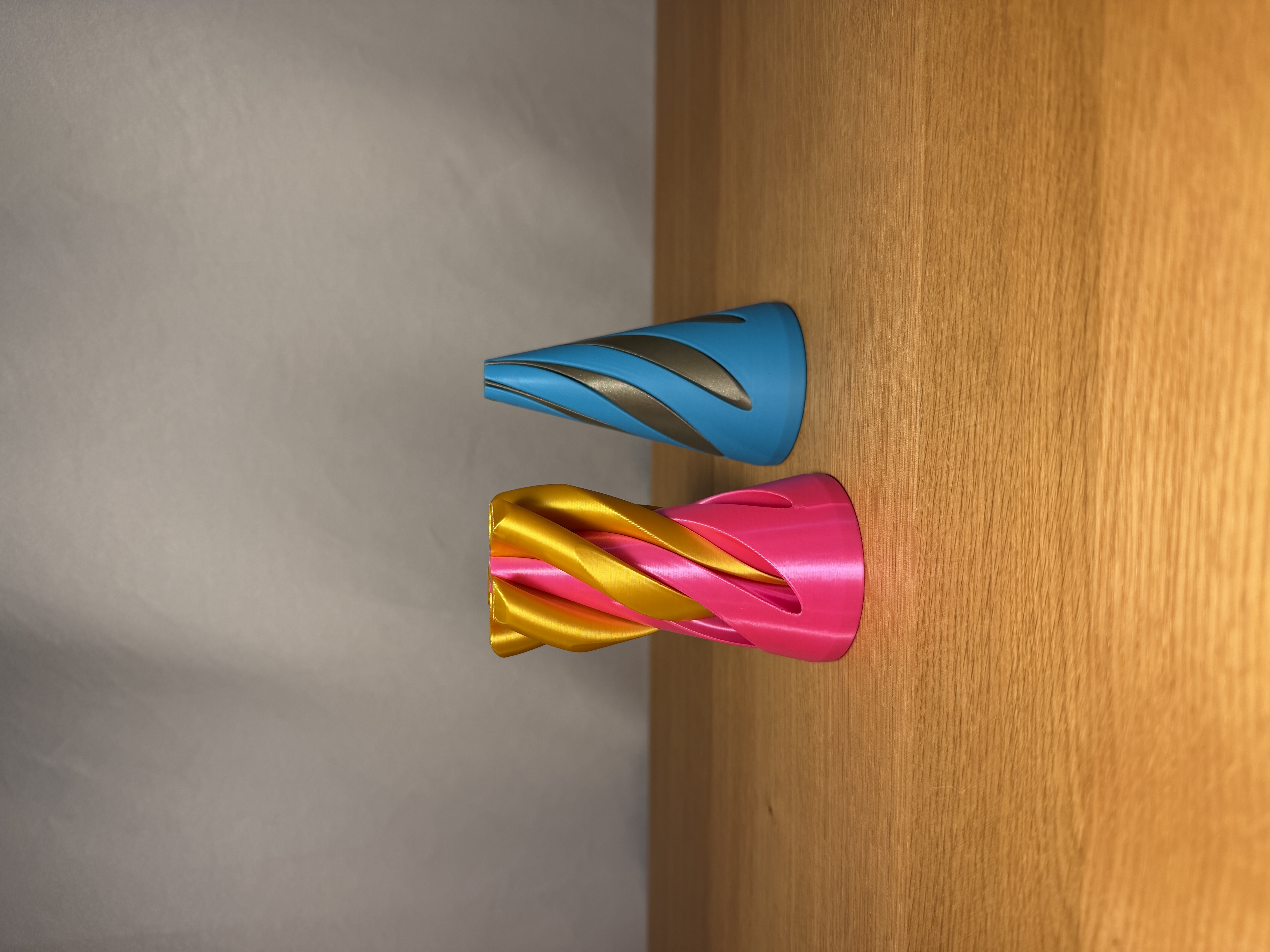 Miniatura 3 do modelo 3D Impossible Passthrough Cone