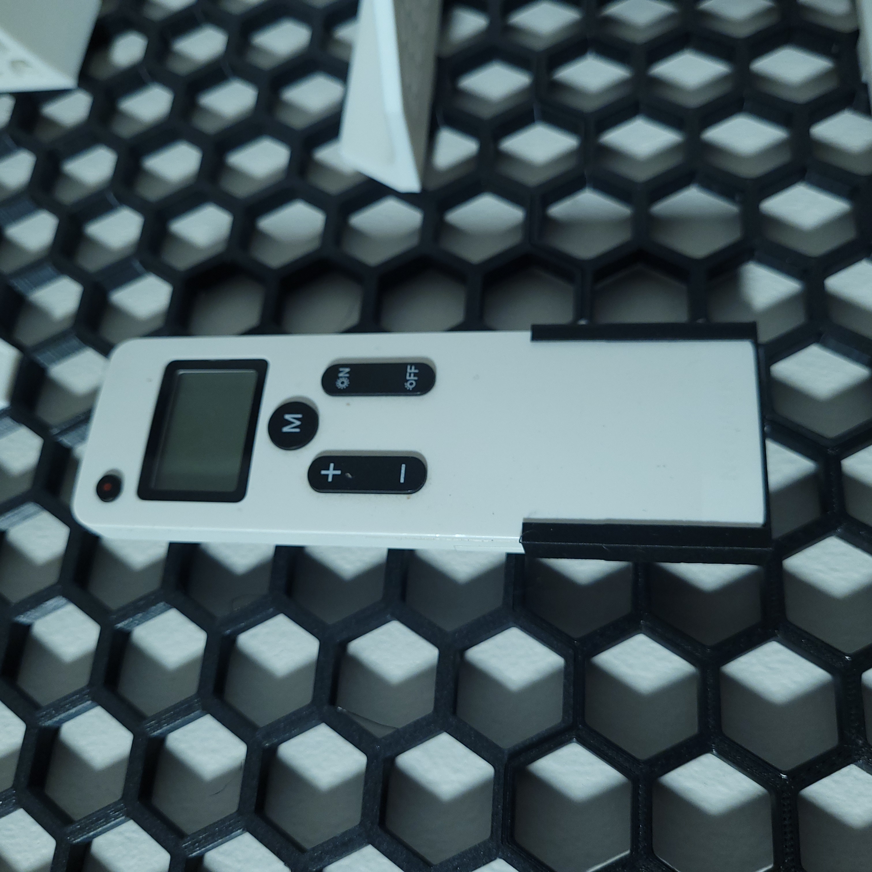 Neewer RT-100 Remote Holder (HSW Honeycomb Wall)