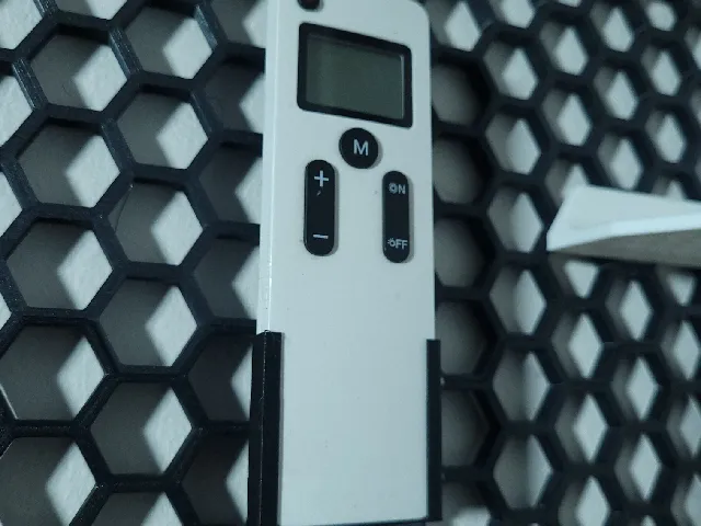 Neewer RT-100 Remote Holder (HSW Honeycomb Wall)