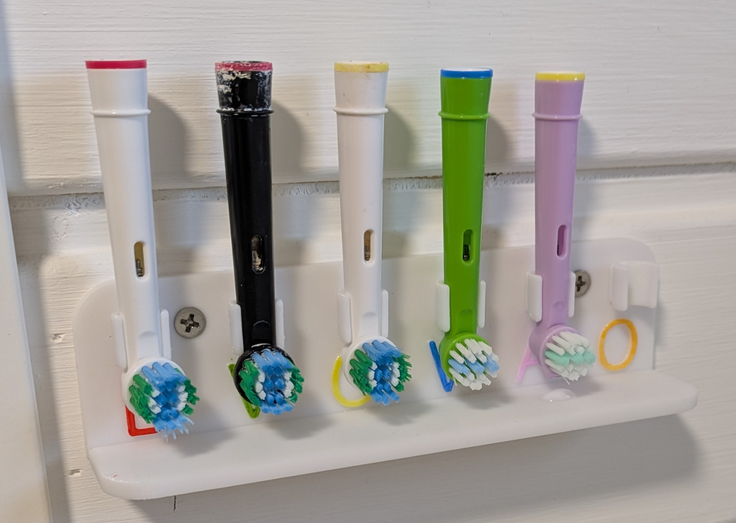 Oral B brush wall holder with drip tray