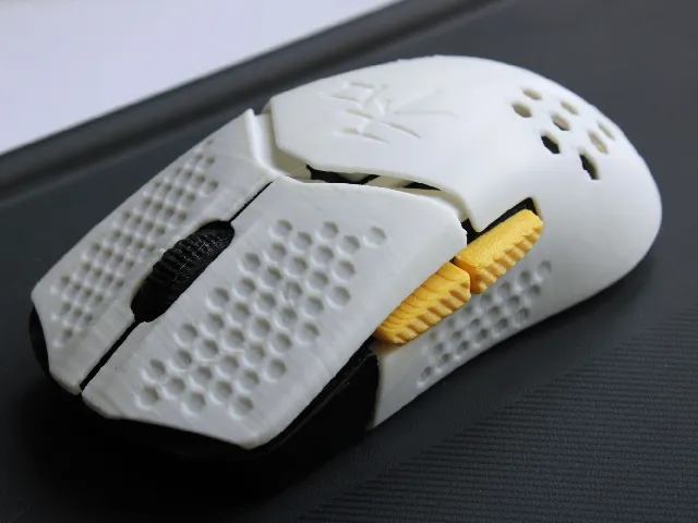 HyperX Pulsefire Saga Mouse Honeycomb design