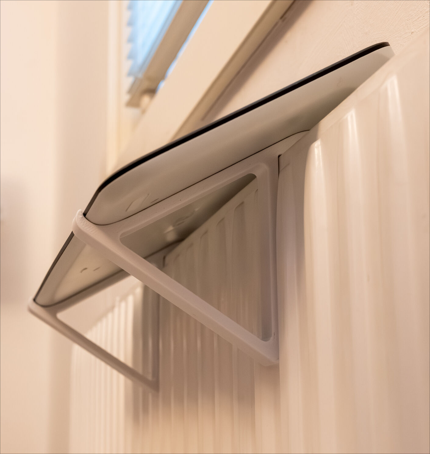Logitech K400r Radiator bracket
