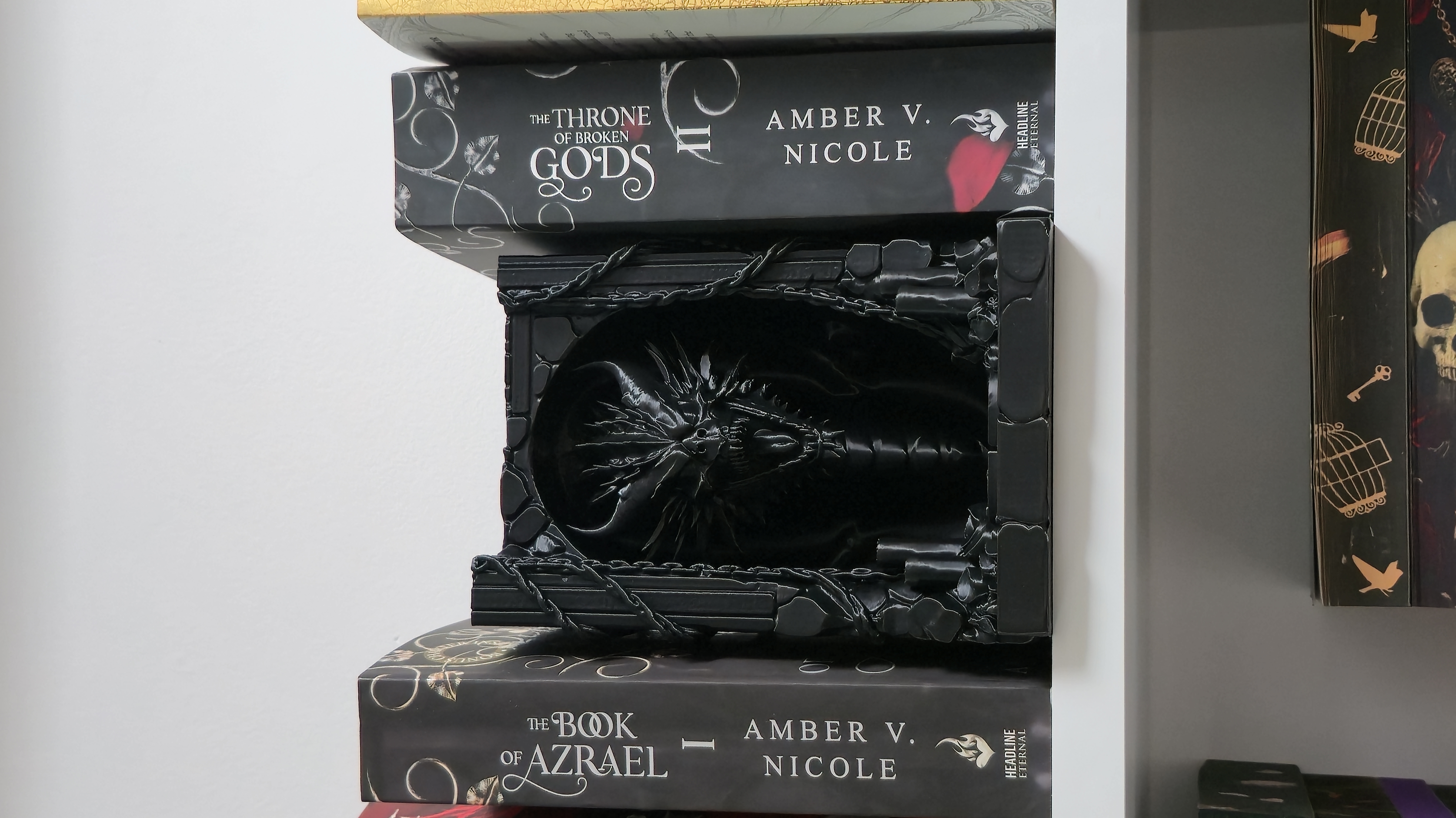 Dark Dragon Bookend – Gothic Dragon bookshelf