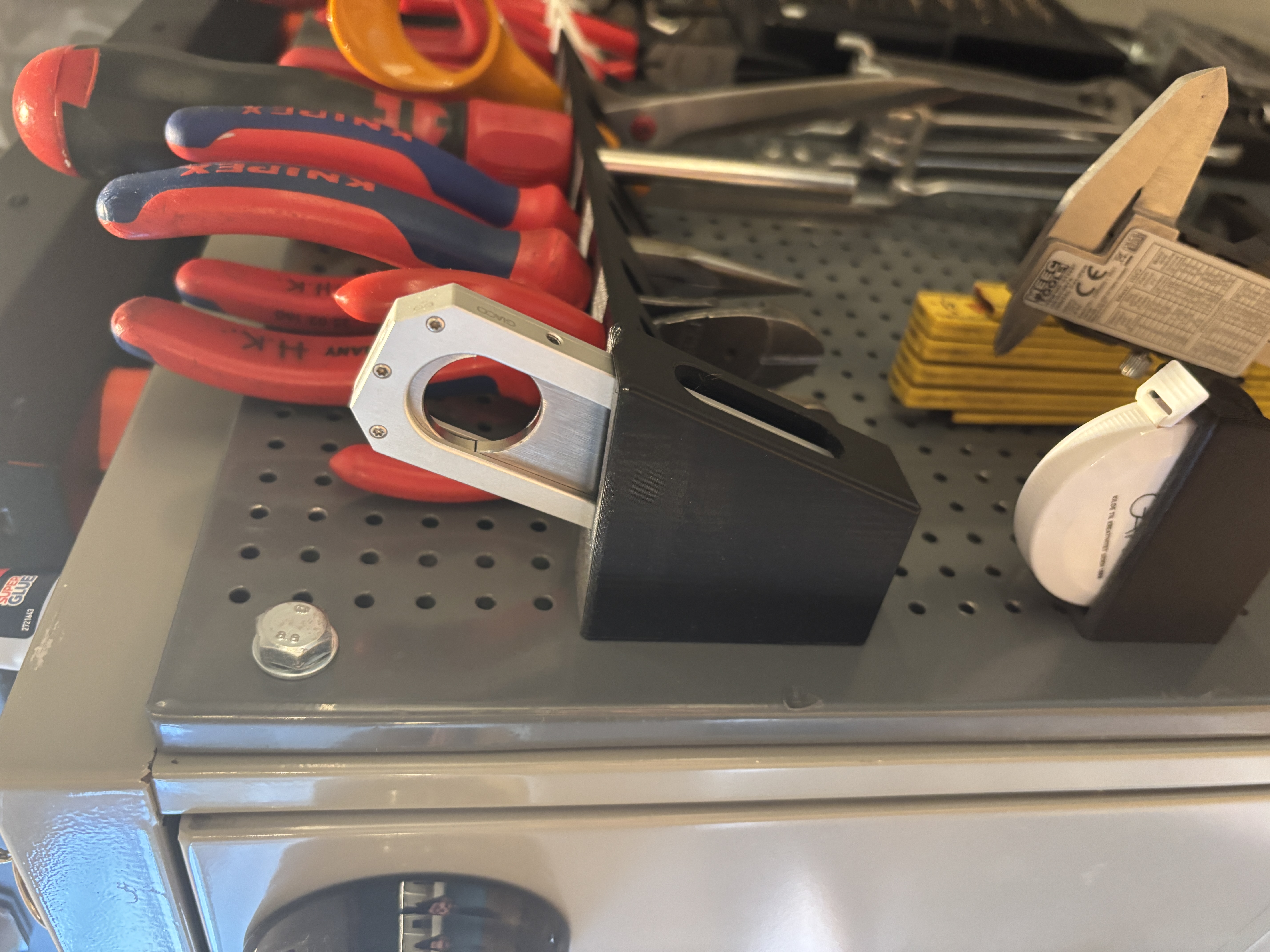 Maker Knife Pegboard Holder