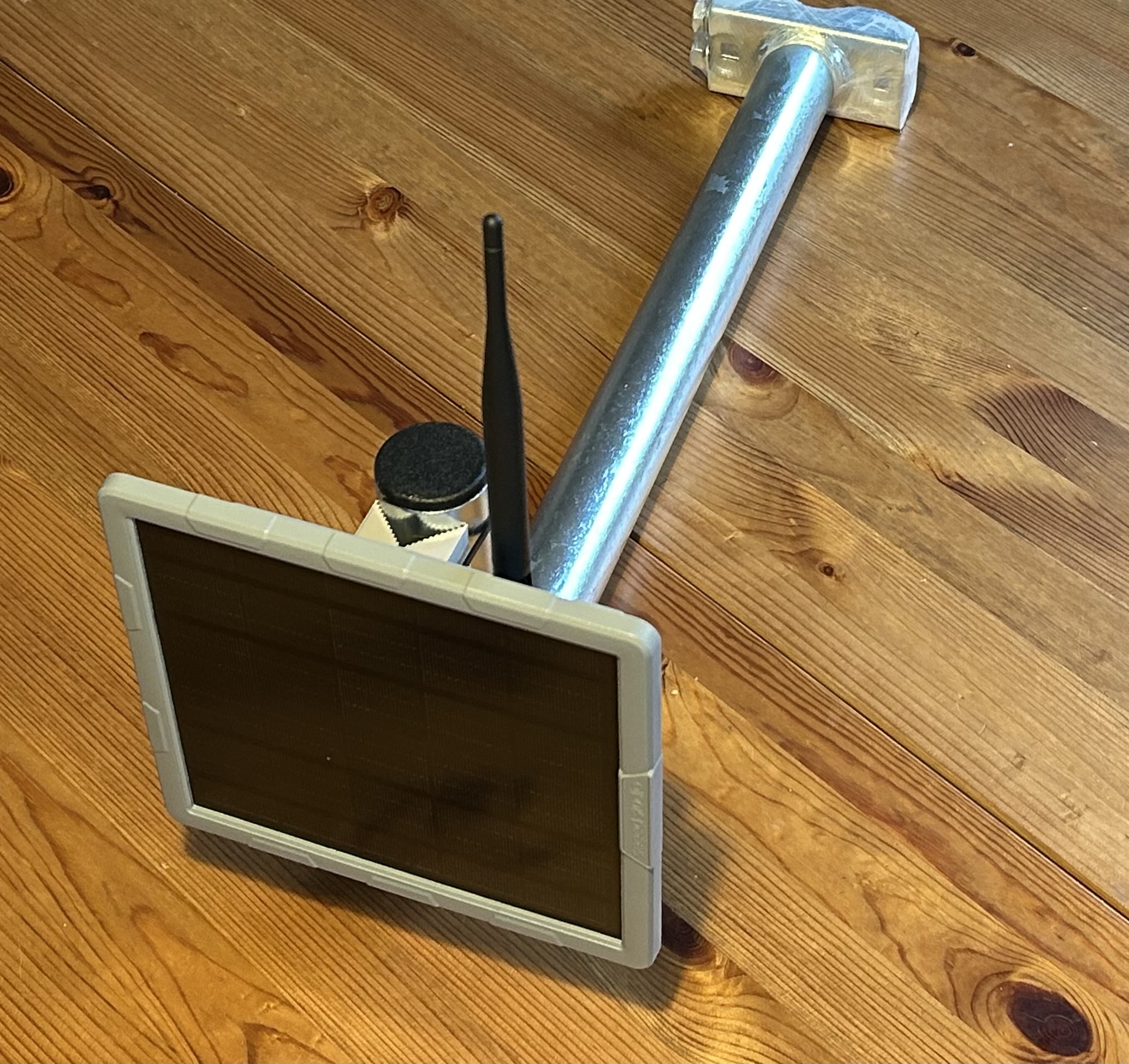 SenseCAP Solar Node P1-Pro - Mast Holder Adapter (10-70mm)
