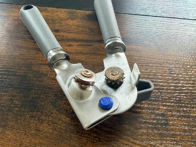 Hinge pin for Foodlion can opener