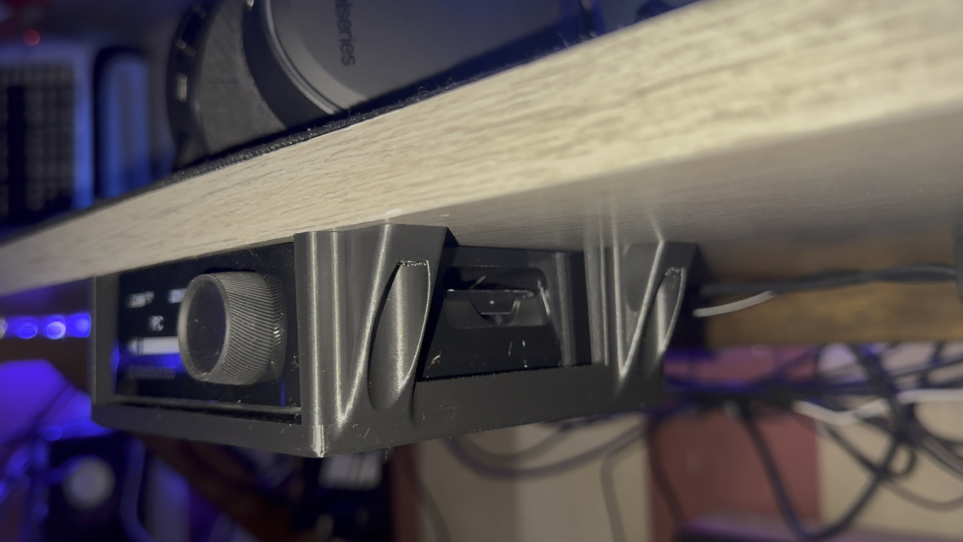 Arctis Pro Bracket with bigger cutout for battery