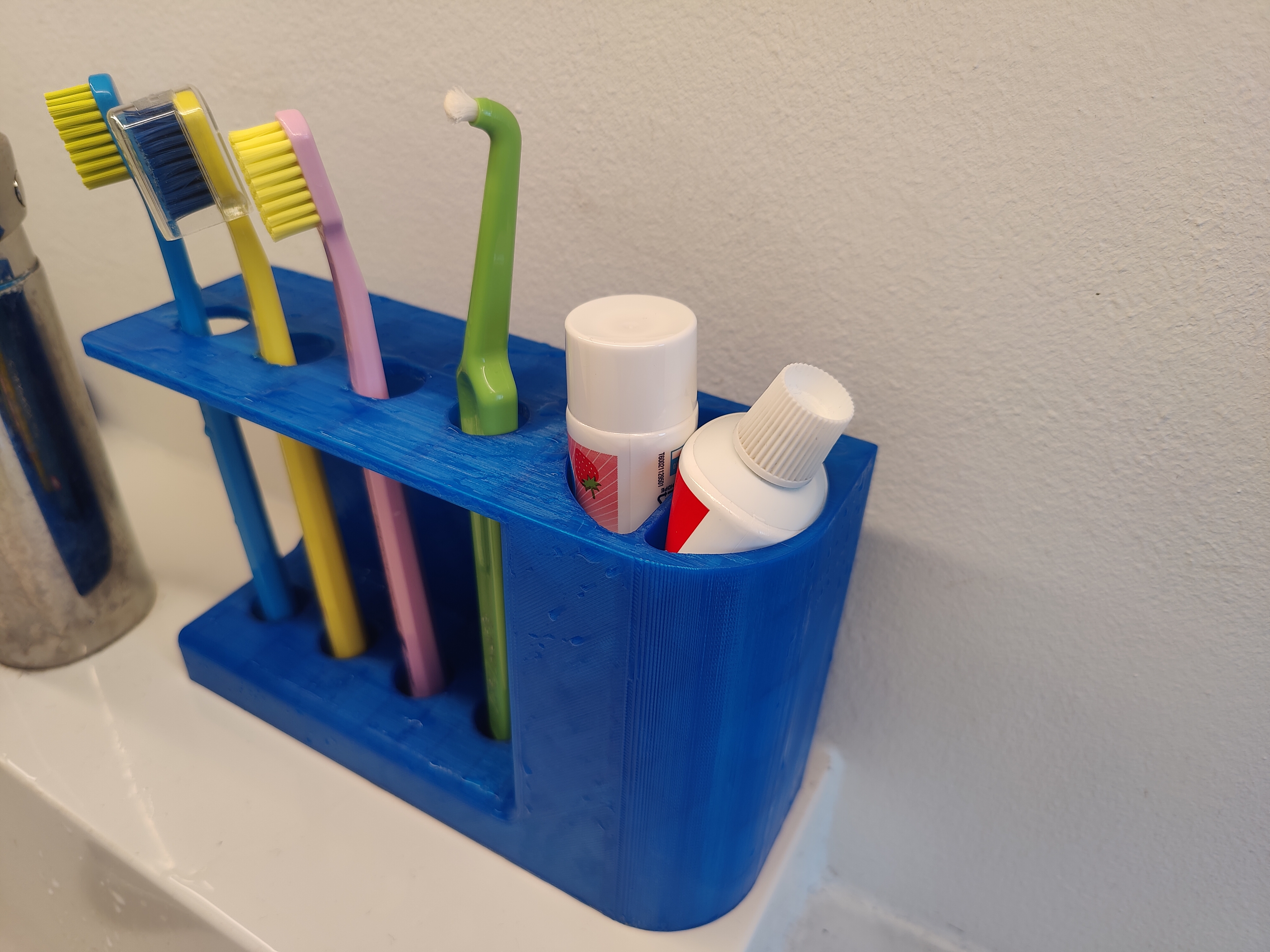 Miniatura 2 do modelo 3D Toothbrush and toothpaste holder