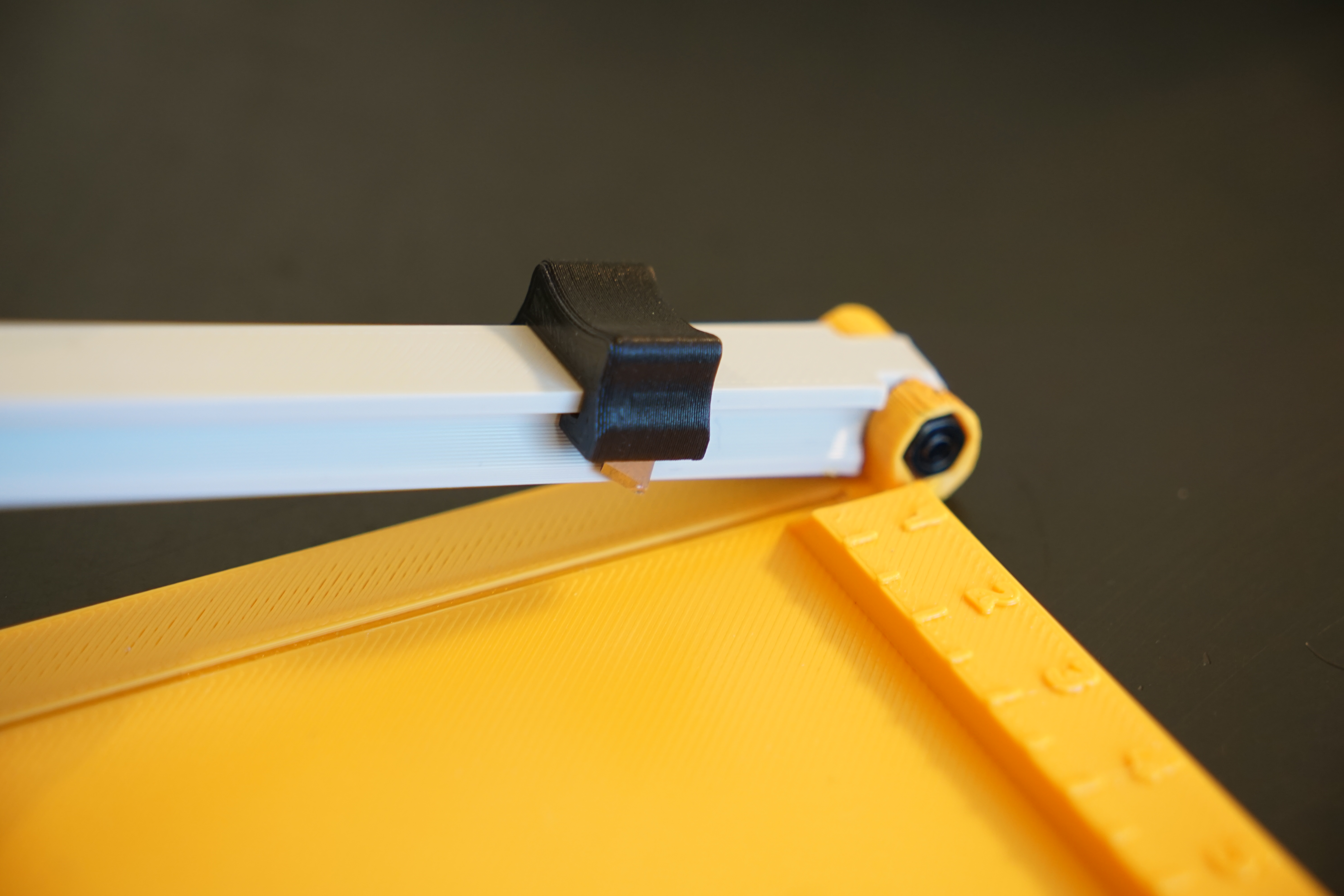 Sliding label cutter — thumbnail 3