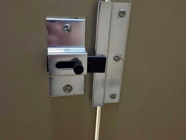 Sliding bar lock for bathroom stall door