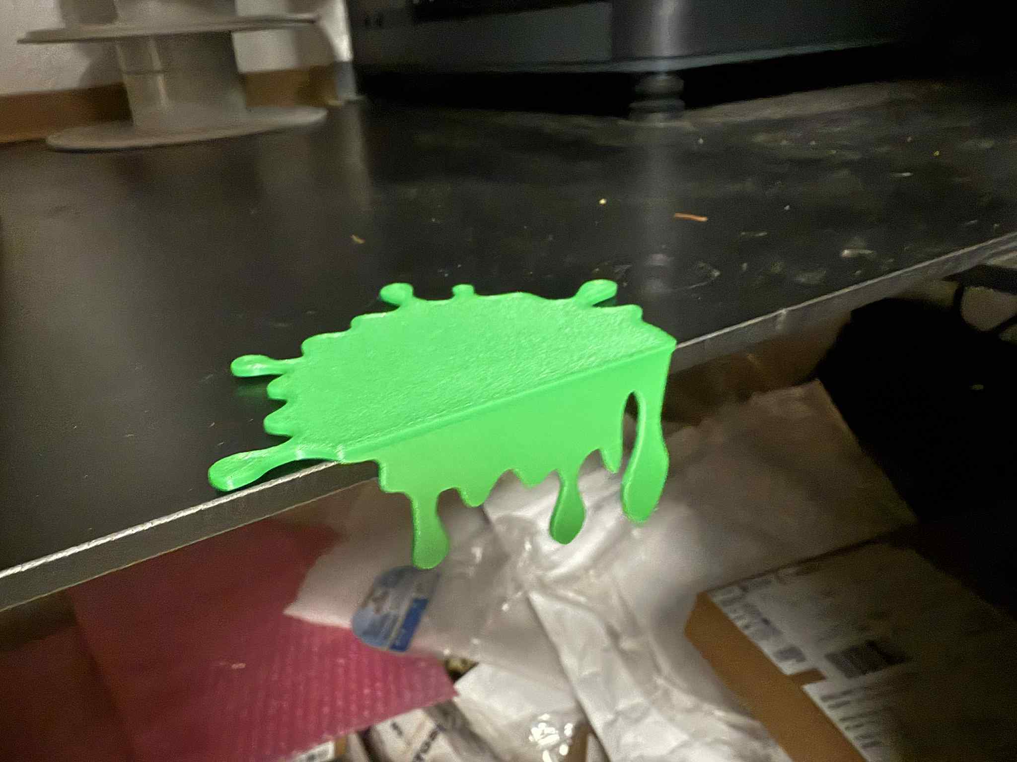 Stain dripping from the edge 3D model by Ainon3Dtisk
