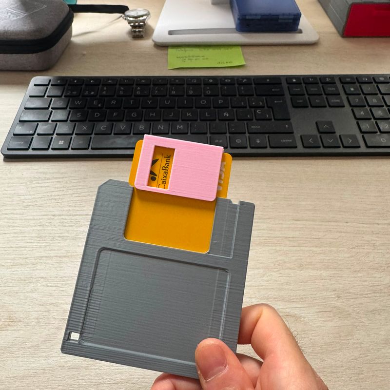 Floppy Disk 3.5 Card Holder by CrappyDesigns | Download free STL model ...